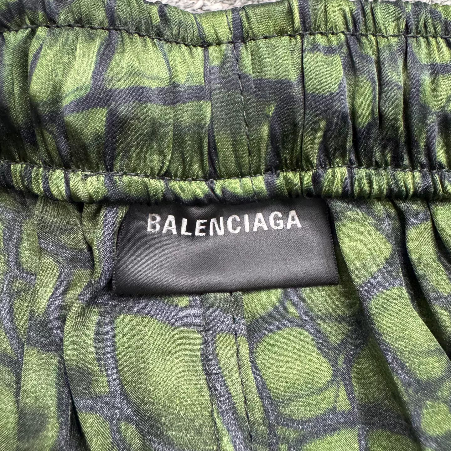 Balenciaga Balenciaga Alligator Print Trousers Size F34 Size 25" / US 0 / IT 36 - 3 Thumbnail