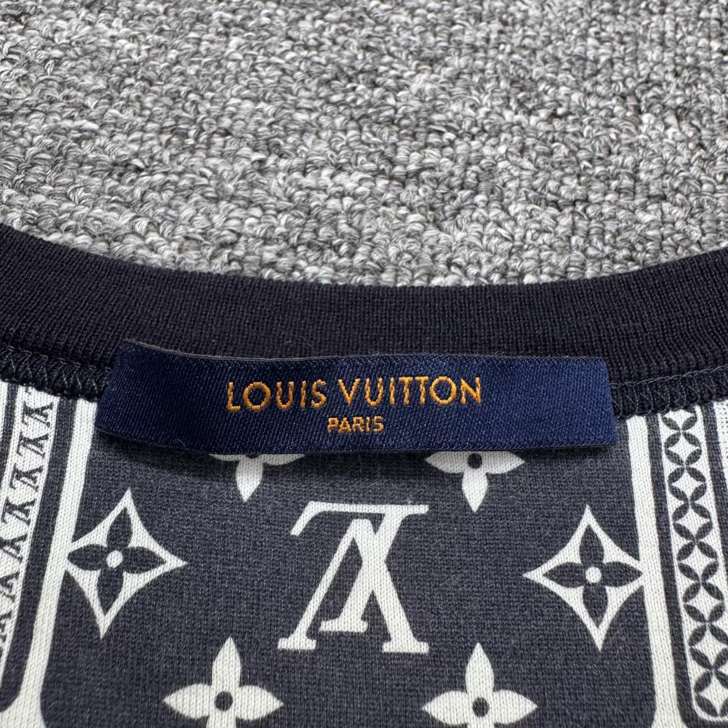 Louis Vuitton Louis Vuitton Playing Card T-Shirt Size L Size US L / EU 52-54 / 3 - 3 Thumbnail
