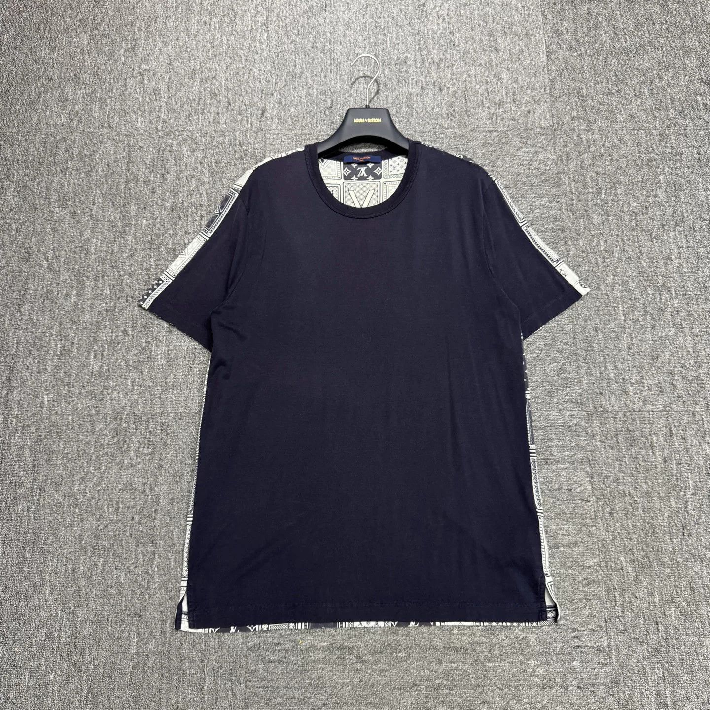 Louis Vuitton Louis Vuitton Playing Card T-Shirt Size L Size US L / EU 52-54 / 3 - 2 Thumbnail