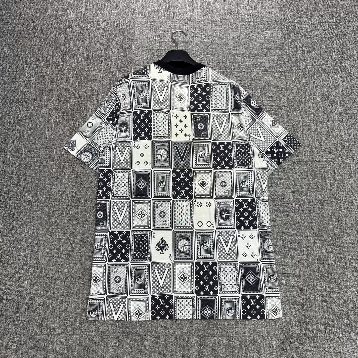 Louis Vuitton Louis Vuitton Playing Card T-Shirt Size L Size US L / EU 52-54 / 3 - 6 Thumbnail