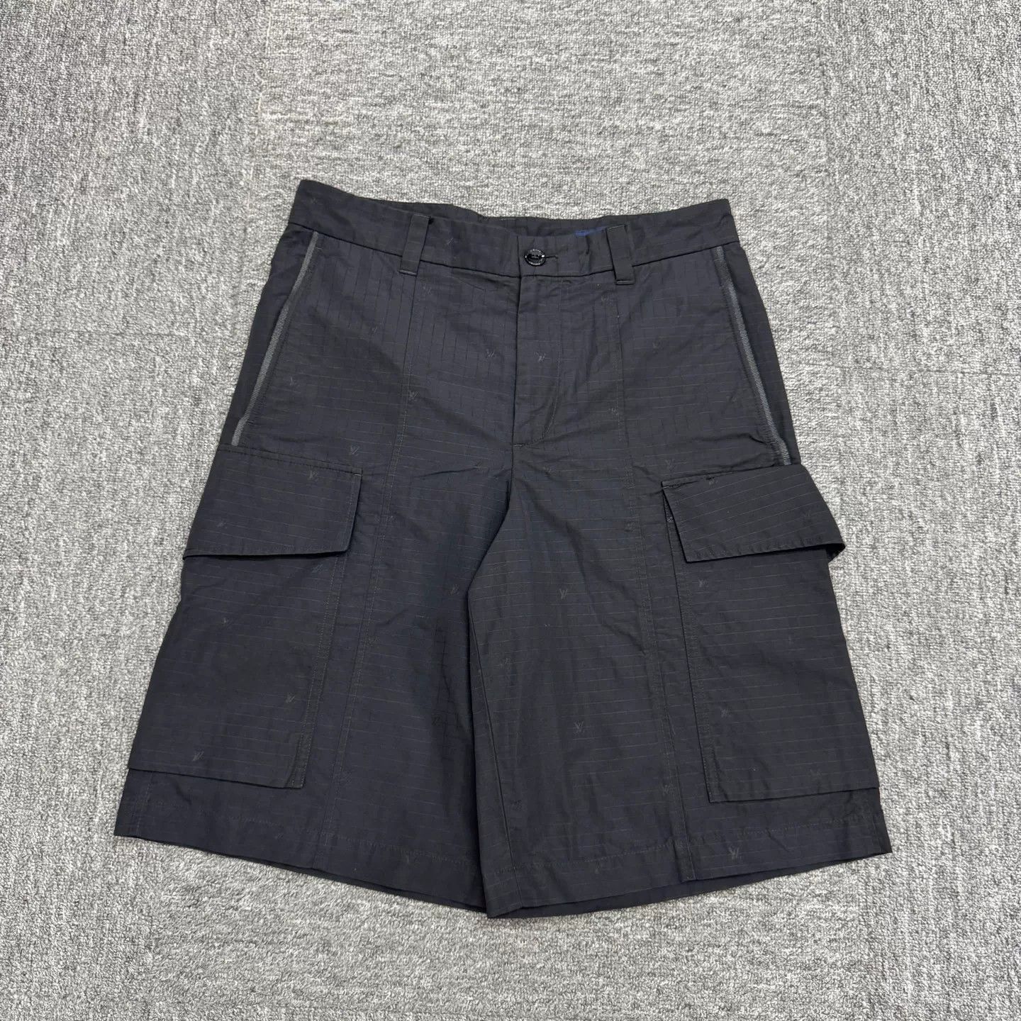 Louis Vuitton Louis Vuitton Monogram Cargo Shorts Size 28 Size US 28 / EU 44 - 2 Thumbnail