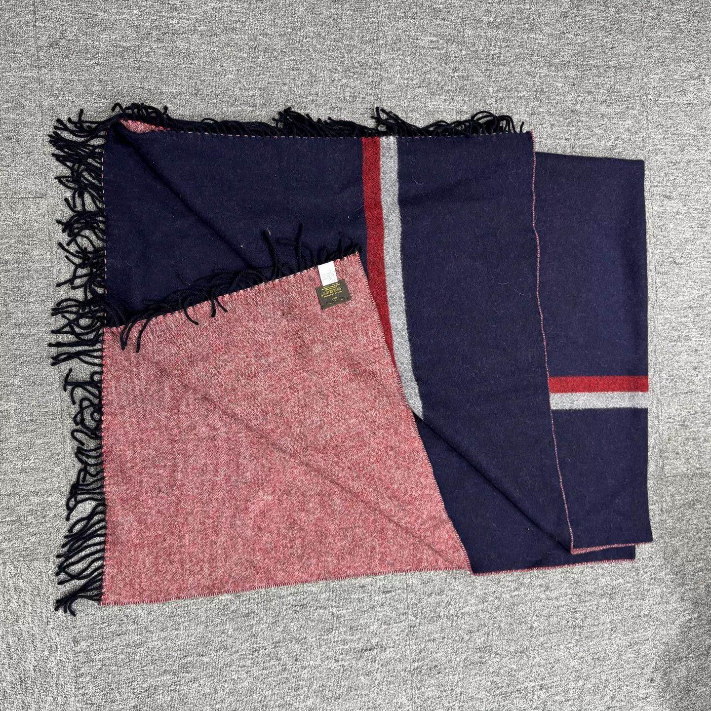 Louis Vuitton Louis Vuitton Striped Logo Wool Blanket Size One Size Size ONE SIZE - 3 Thumbnail