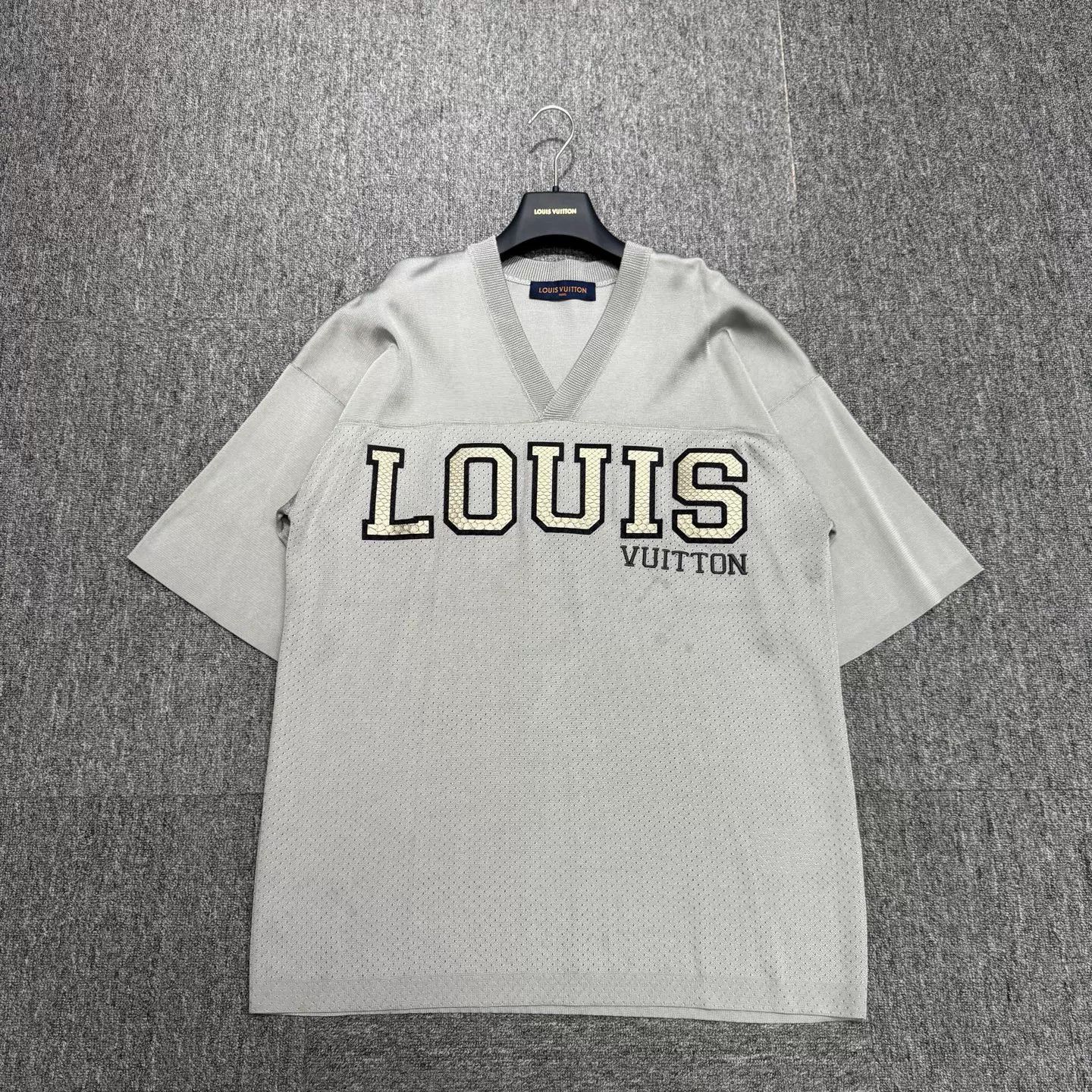 Louis Vuitton Louis Vuitton Snake Skin Logo T-Shirt Size M Size US M / EU 48-50 / 2 - 2 Thumbnail