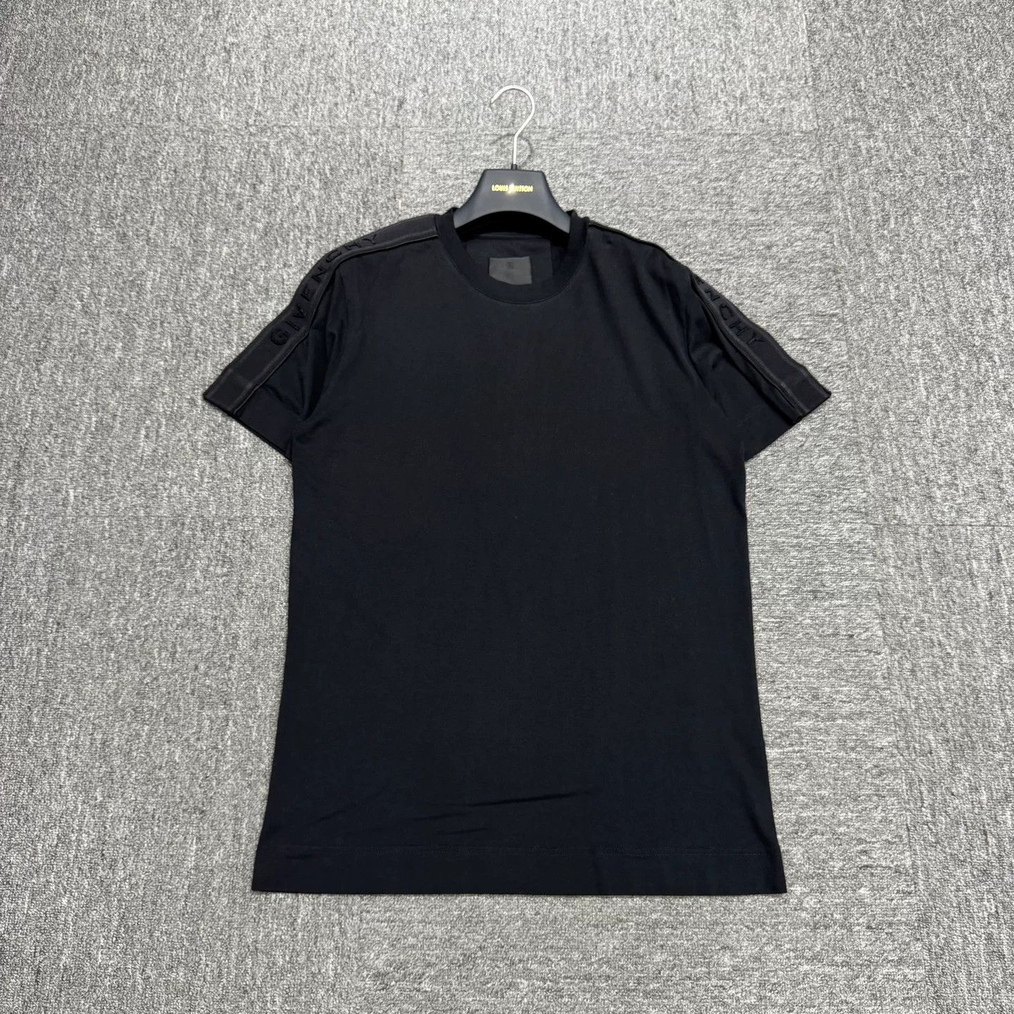 Givenchy Givenchy Tape Logo Short Sleeve T-Shirt Size S Size US S / EU 44-46 / 1 - 2 Thumbnail