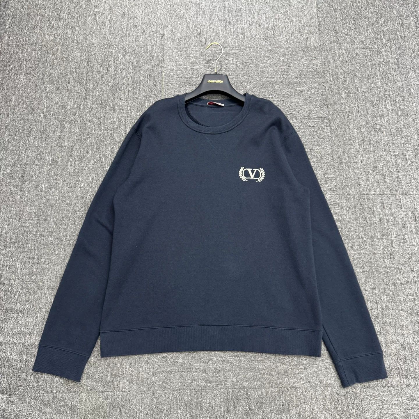 Valentino Valentino V Logo Embroidered Sweatshirt Size XL Size US XL / EU 56 / 4 - 2 Thumbnail