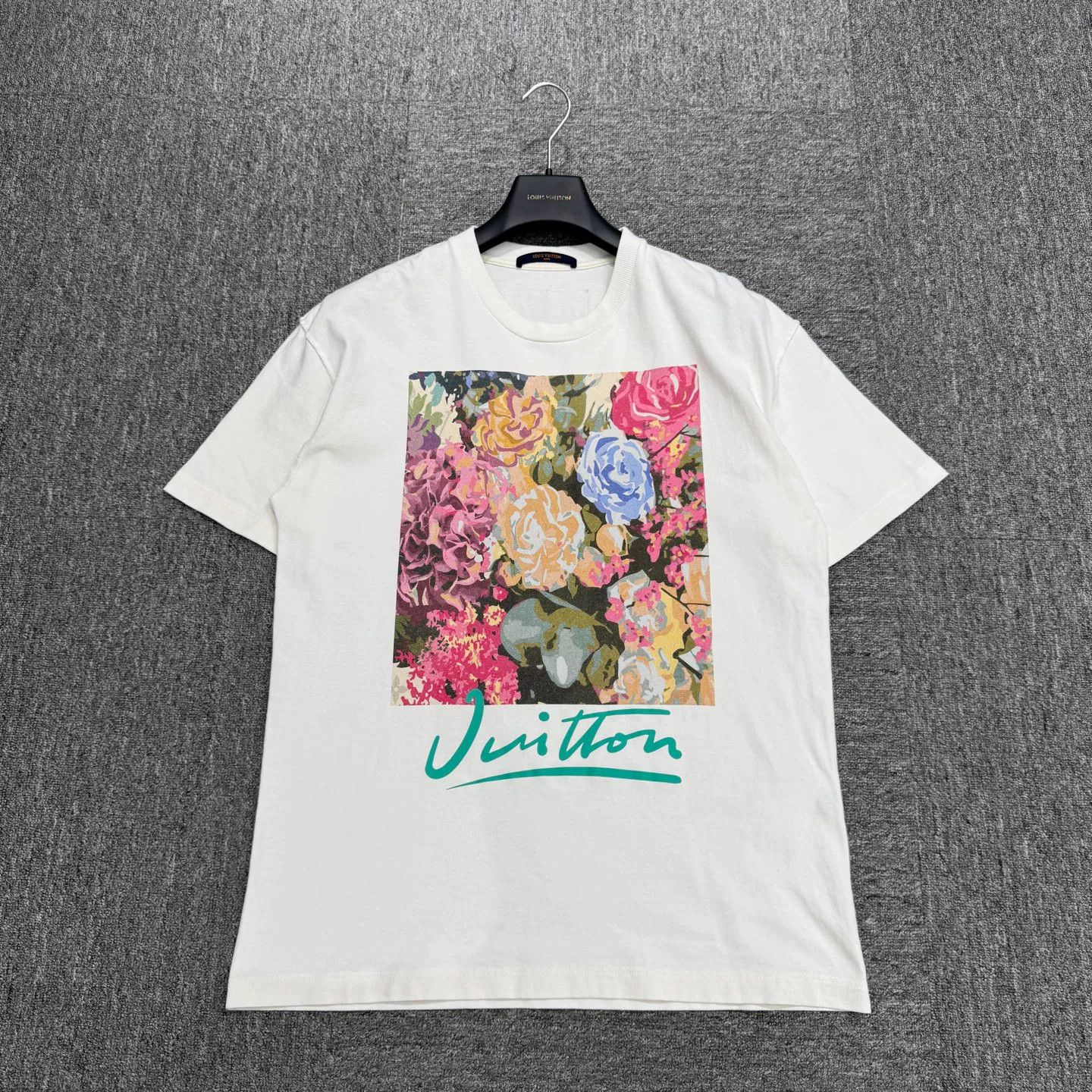 Louis Vuitton Louis Vuitton Floral Print T-Shirt Size M Size US M / EU 48-50 / 2 - 2 Thumbnail