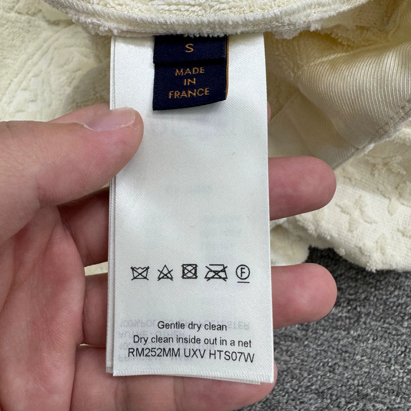 Louis Vuitton Louis Vuitton Monogram Towel Shirt Size S Size US S / EU 44-46 / 1 - 5 Thumbnail