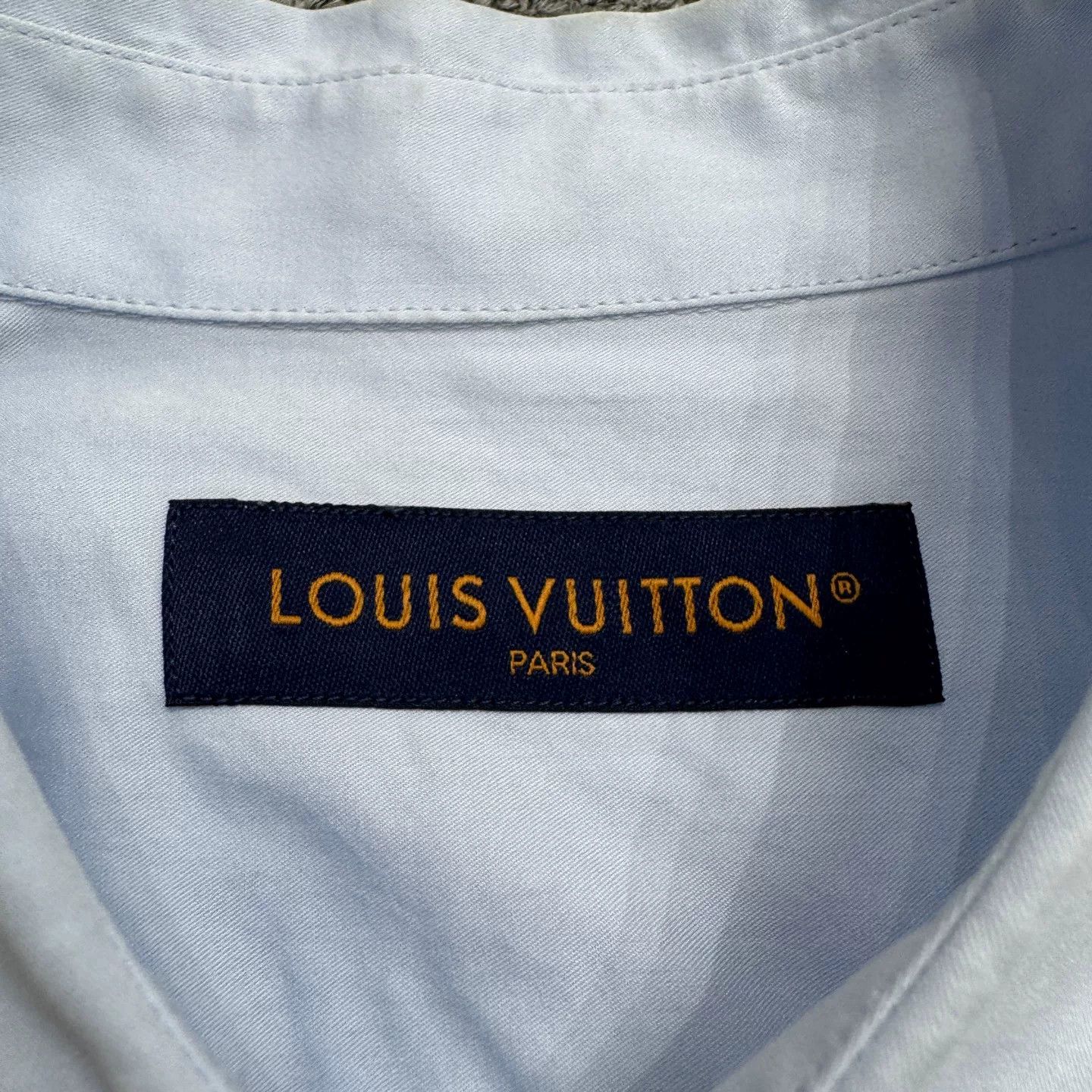 Louis Vuitton Louis Vuitton Embroidered Crest Shirt Size XS Size US XS / EU 42 / 0 - 3 Thumbnail