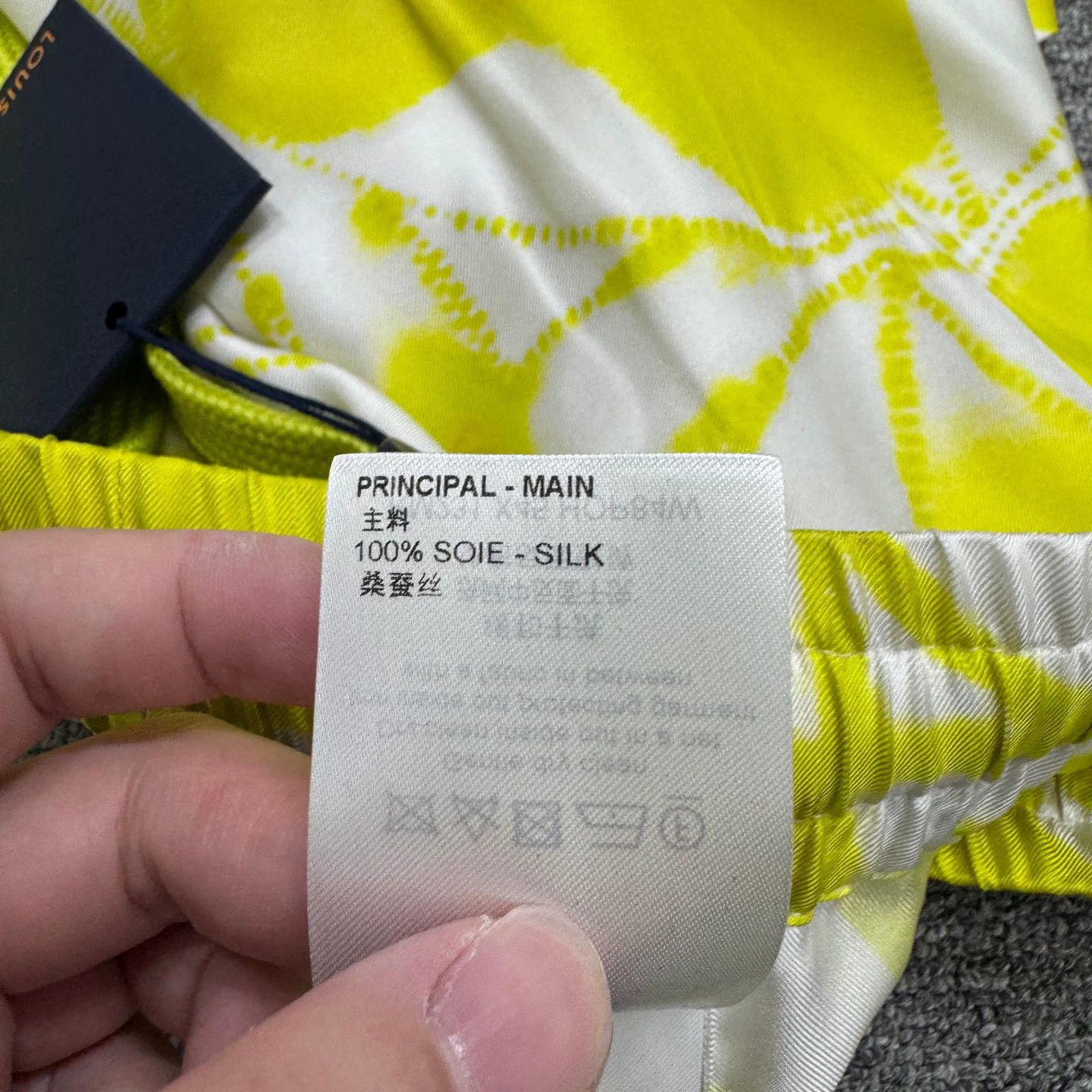 Louis Vuitton Louis Vuitton Monogram Silk Shorts Size S Size US 30 / EU 46 - 5 Thumbnail