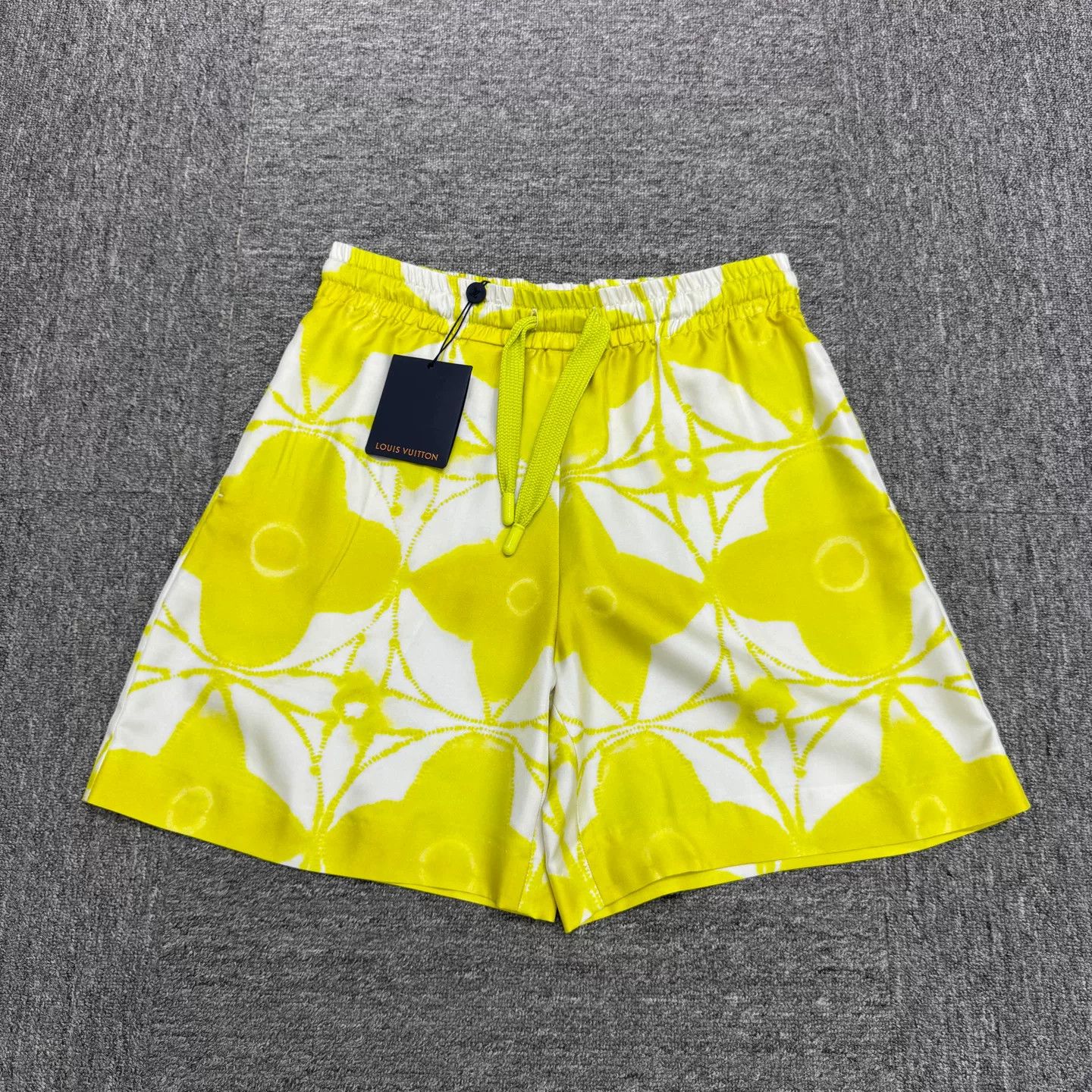 Louis Vuitton Louis Vuitton Monogram Silk Shorts Size S Size US 30 / EU 46 - 2 Thumbnail