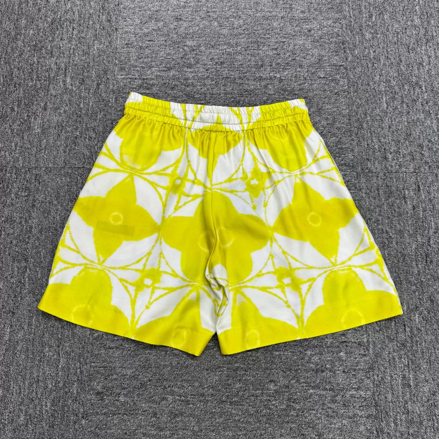 Louis Vuitton Louis Vuitton Monogram Silk Shorts Size S Size US 30 / EU 46 - 6 Thumbnail