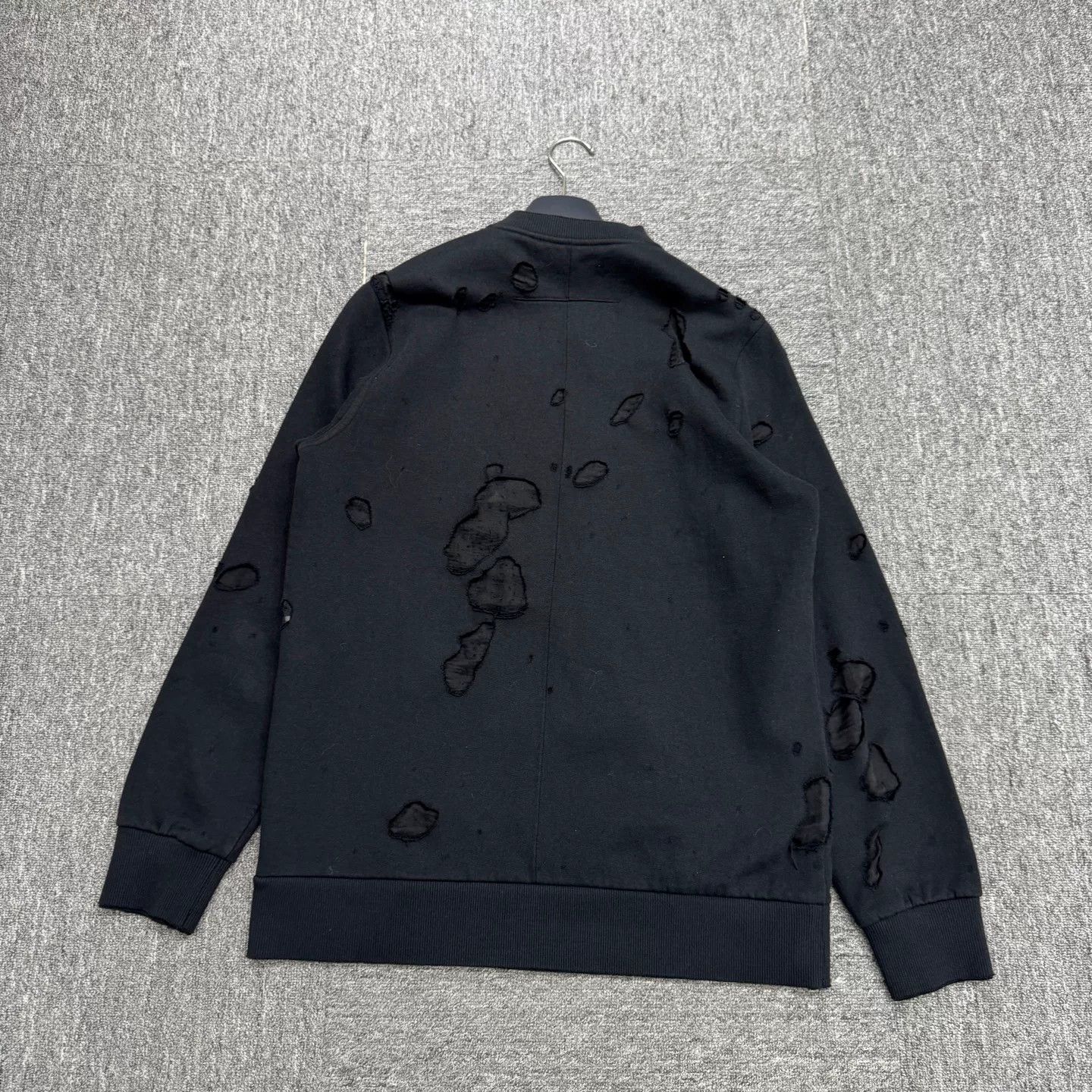 Givenchy Givenchy Distressed Logo Sweatshirt Size S Size US S / EU 44-46 / 1 - 6 Thumbnail