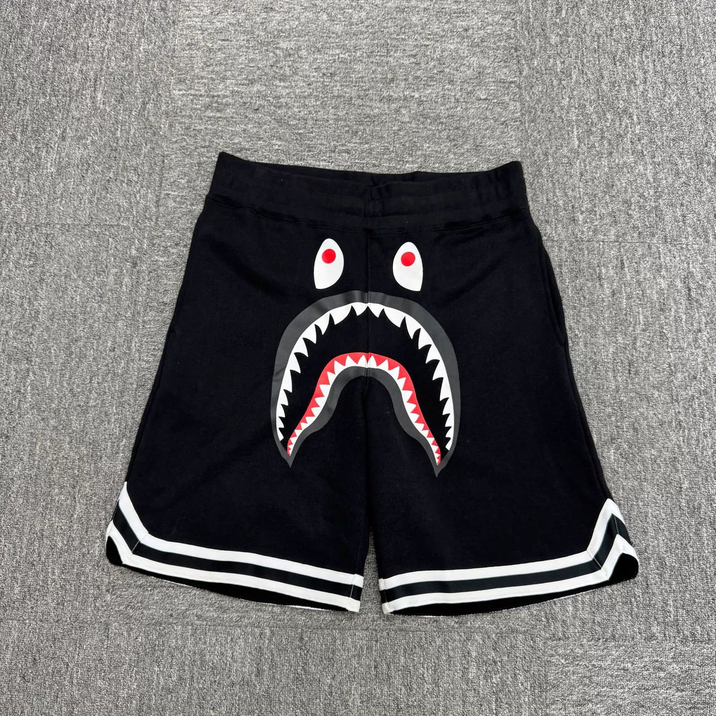 Bape A Bathing Ape Shark Print Shorts Size L Size US 34 / EU 50 - 2 Thumbnail
