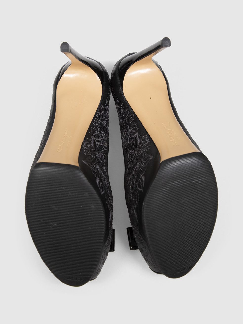 Salvatore Ferragamo Black Leather Cut Out Bow Heels Size US 9 / IT 39 - 4 Thumbnail