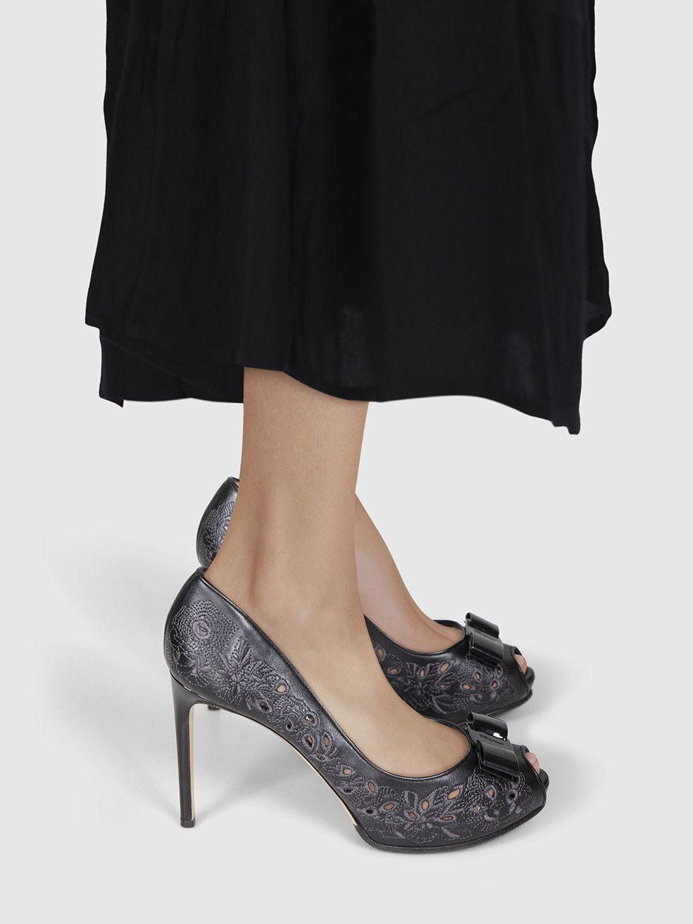 Salvatore Ferragamo Black Leather Cut Out Bow Heels Size US 9 / IT 39 - 2 Thumbnail