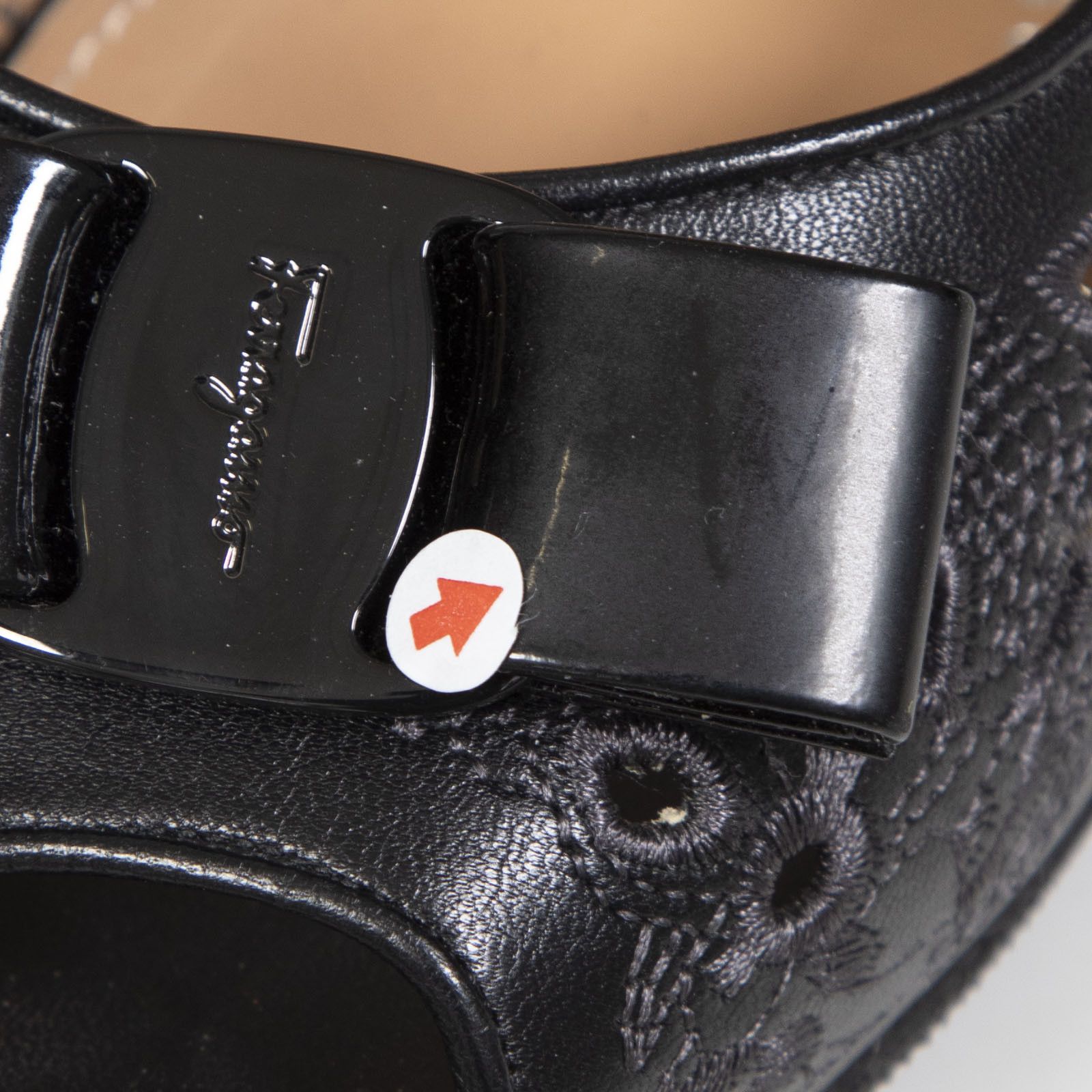 Salvatore Ferragamo Black Leather Cut Out Bow Heels Size US 9 / IT 39 - 12 Thumbnail
