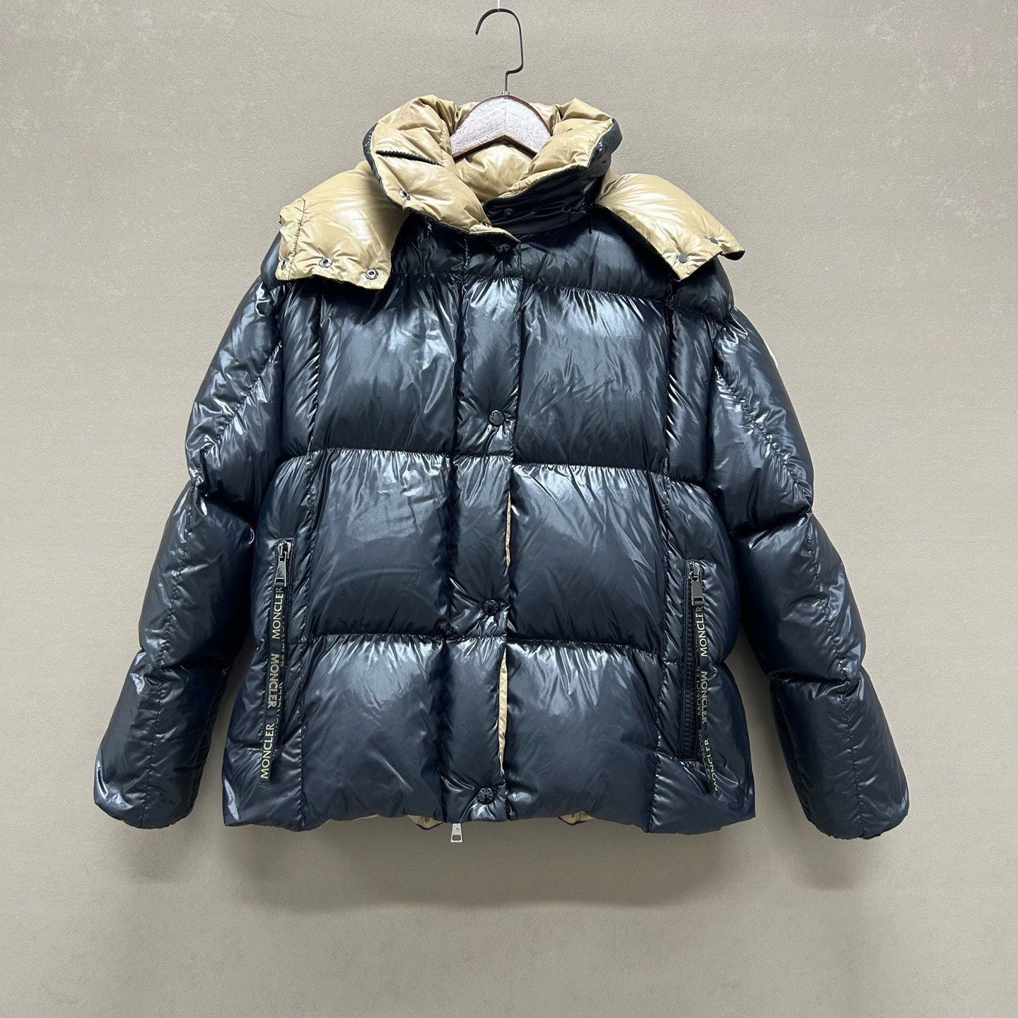 Moncler Moncler Shiny Hooded Puffer Jacket Size M Size US M / EU 48-50 / 2 - 2 Thumbnail