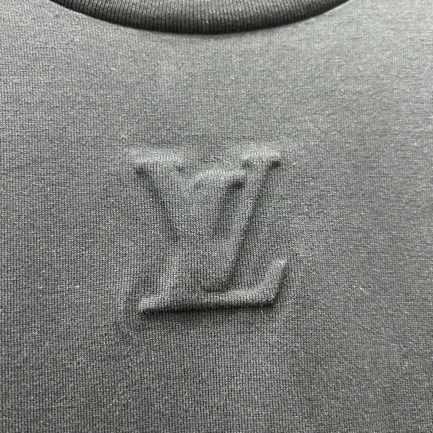 Louis Vuitton Louis Vuitton Embossed Logo T-Shirt Size L Size US L / EU 52-54 / 3 - 4 Thumbnail