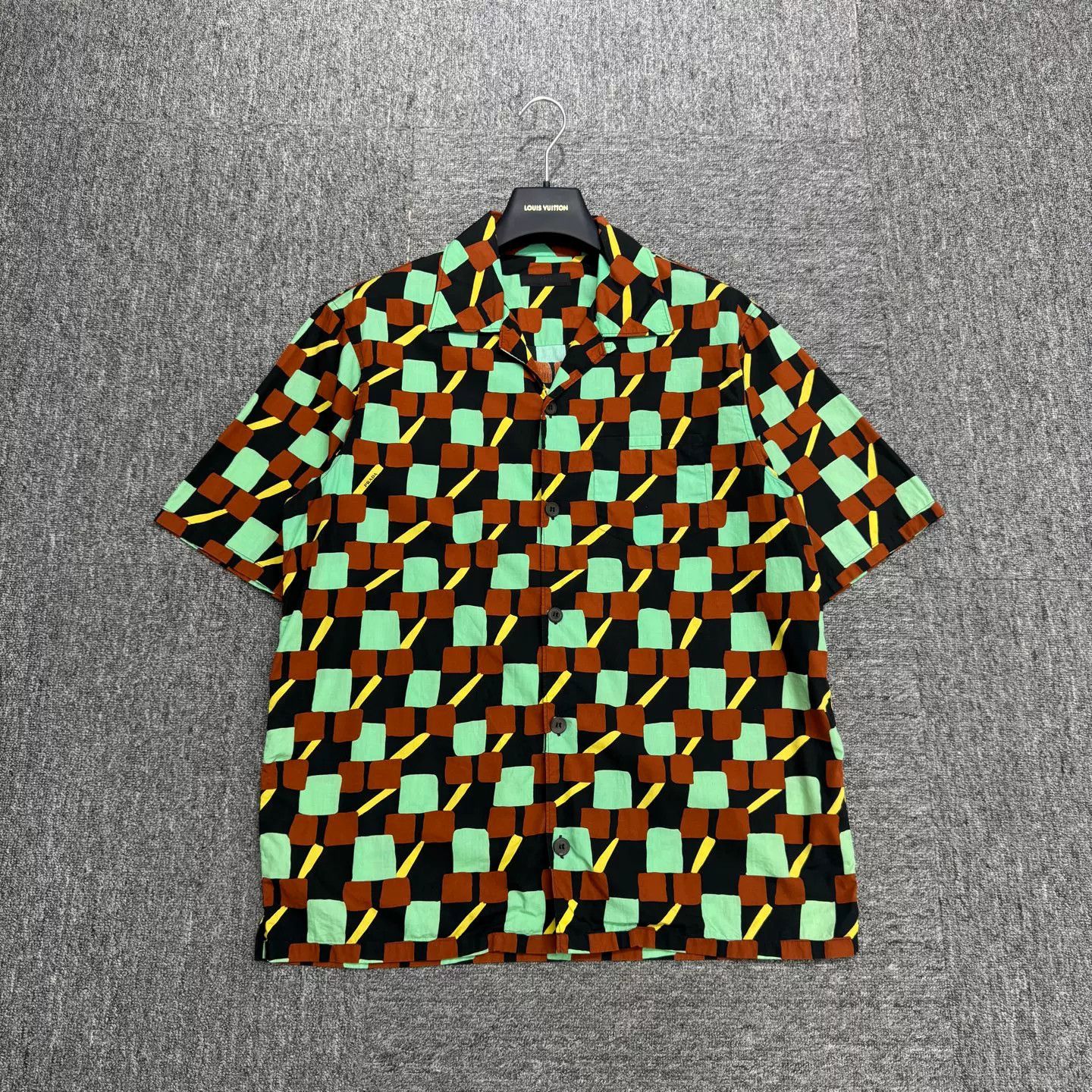Prada Prada Geometric Print Short Sleeve Shirt Size L Size US L / EU 52-54 / 3 - 2 Thumbnail