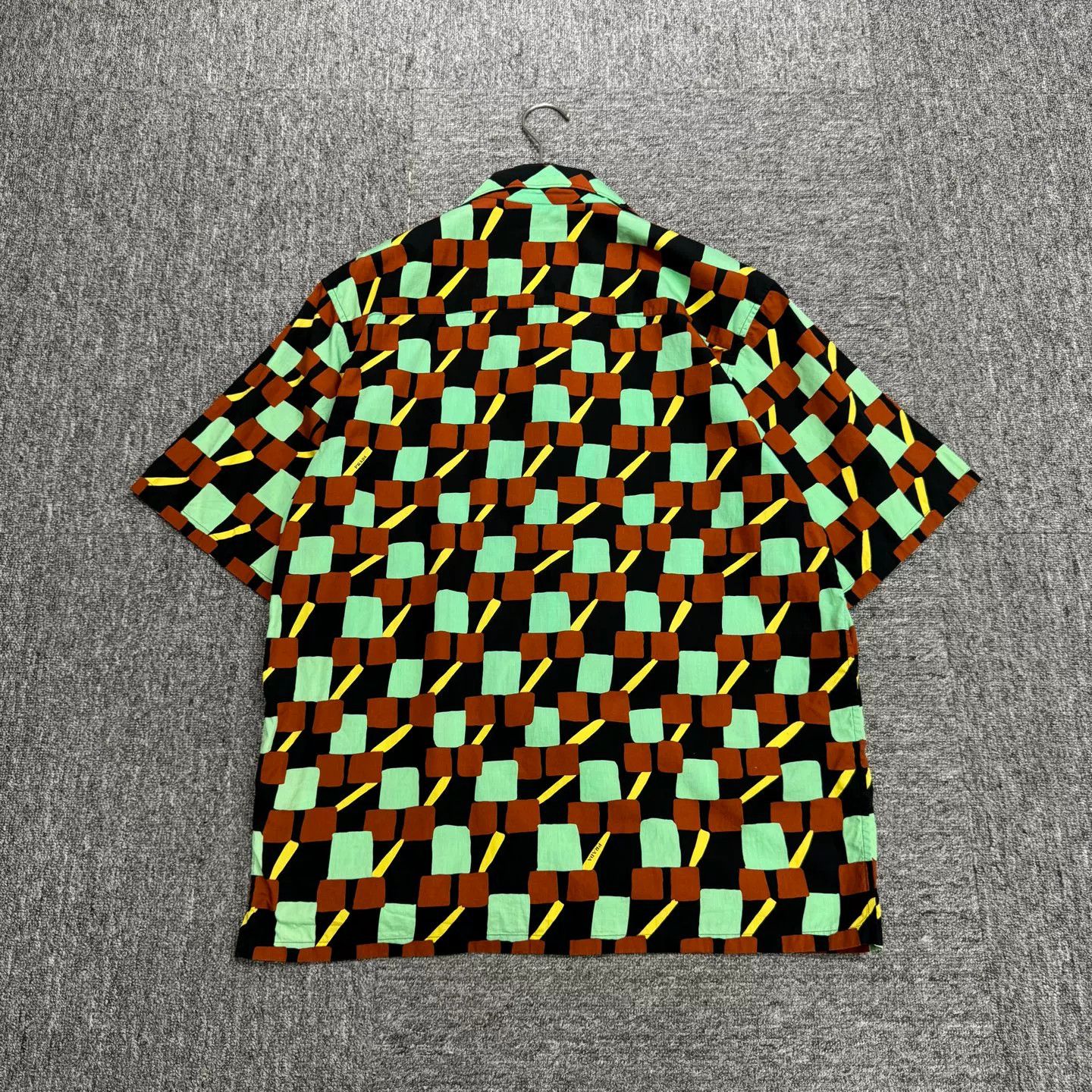 Prada Prada Geometric Print Short Sleeve Shirt Size L Size US L / EU 52-54 / 3 - 6 Thumbnail