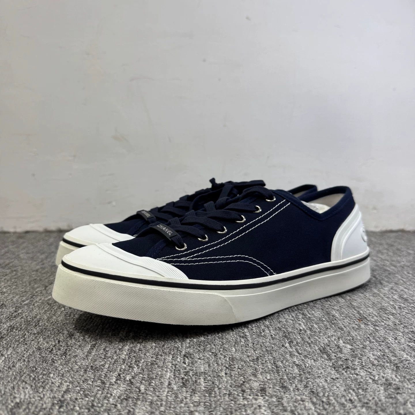 Chanel Chanel Navy Canvas Low-Top Sneakers Size 11 Size US 11 / EU 44 - 2 Thumbnail