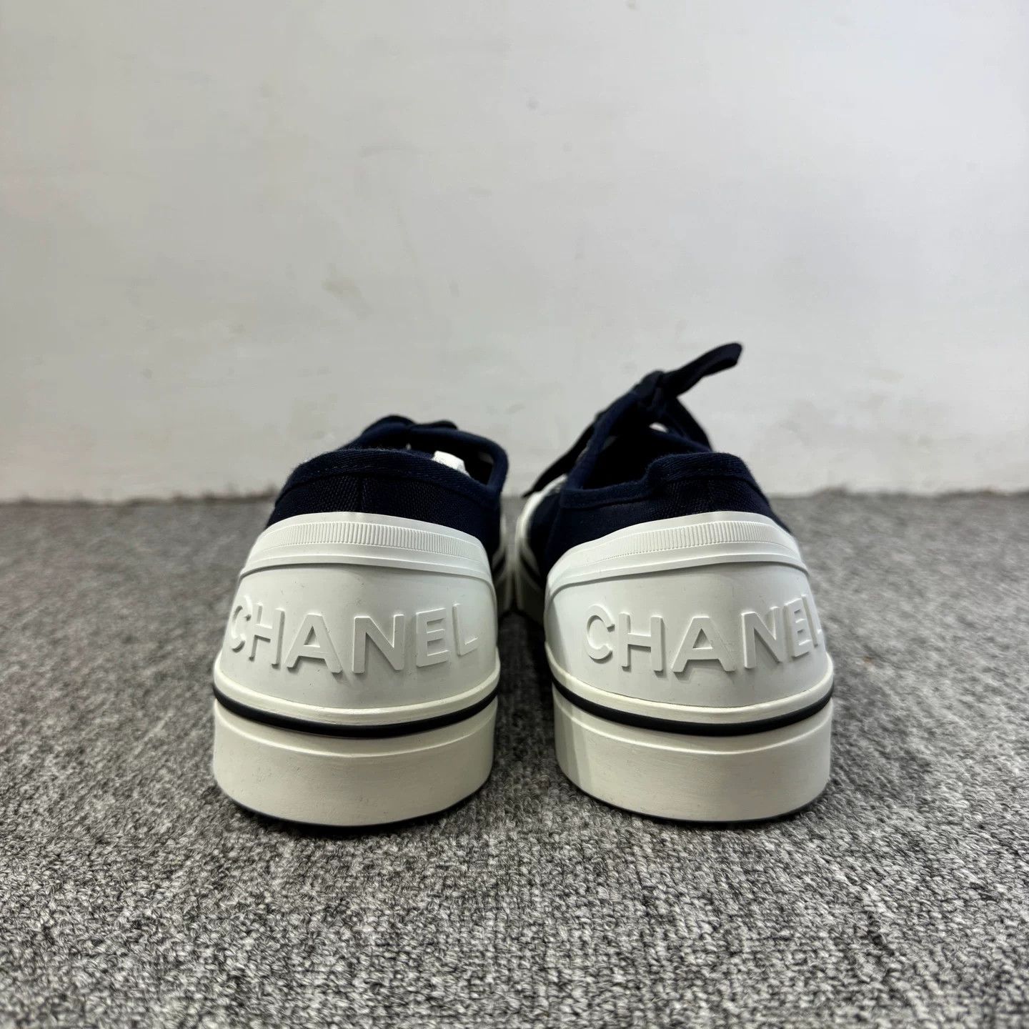 Chanel Chanel Navy Canvas Low-Top Sneakers Size 11 Size US 11 / EU 44 - 4 Thumbnail