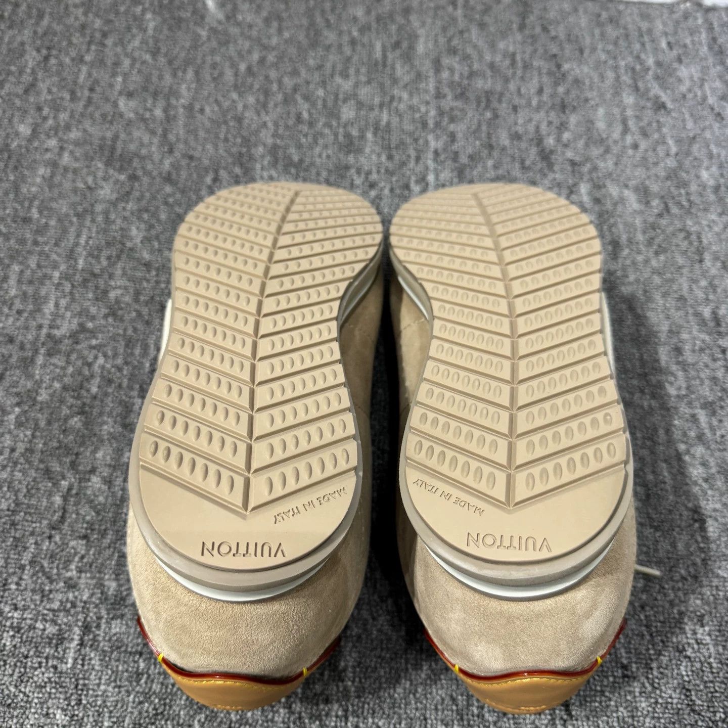 Louis Vuitton Louis Vuitton Beige Suede Sneakers Size 9 Size US 9 / EU 42 - 5 Thumbnail