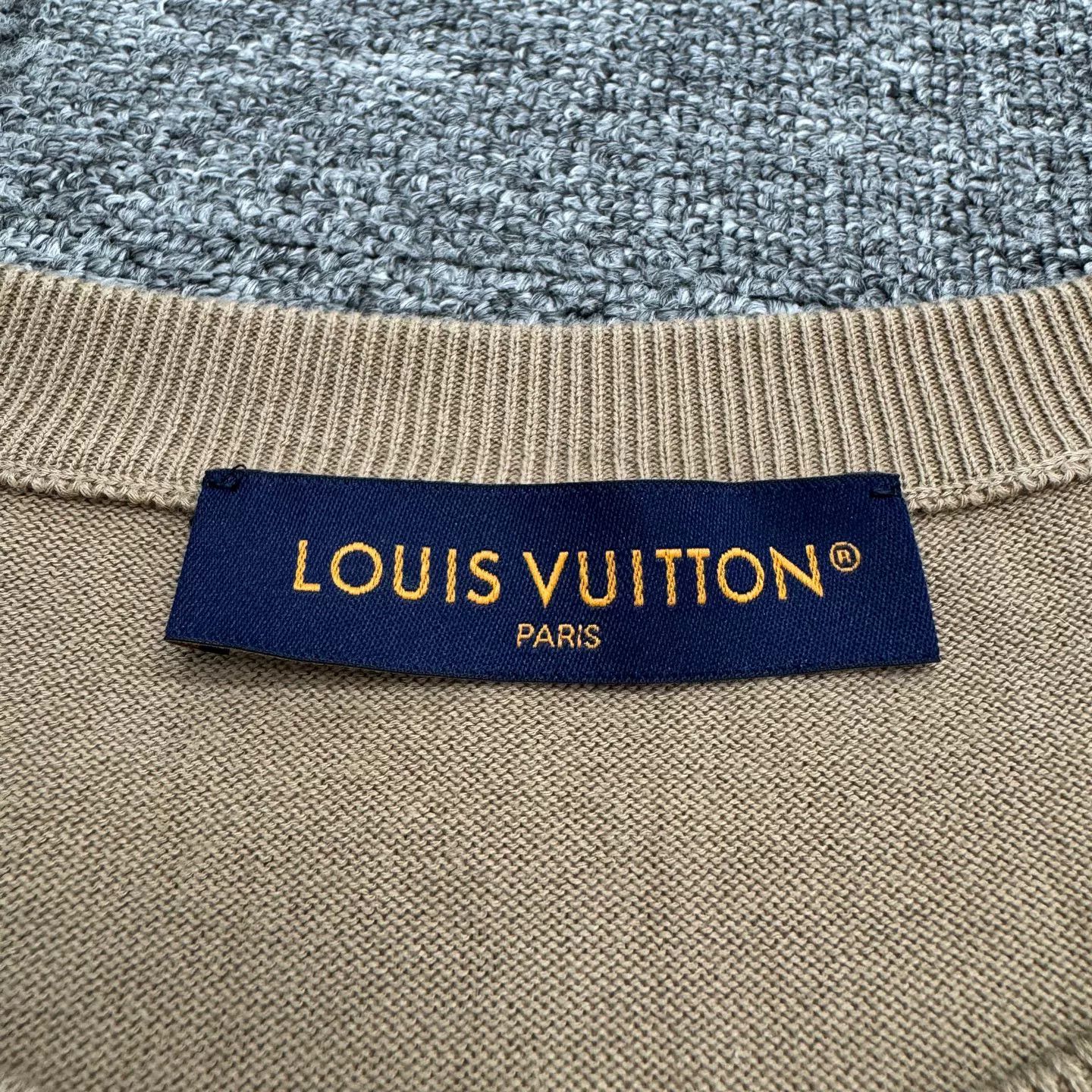 Louis Vuitton Louis Vuitton Embossed Monogram Knit T-Shirt US XL Size US XL / EU 56 / 4 - 3 Thumbnail