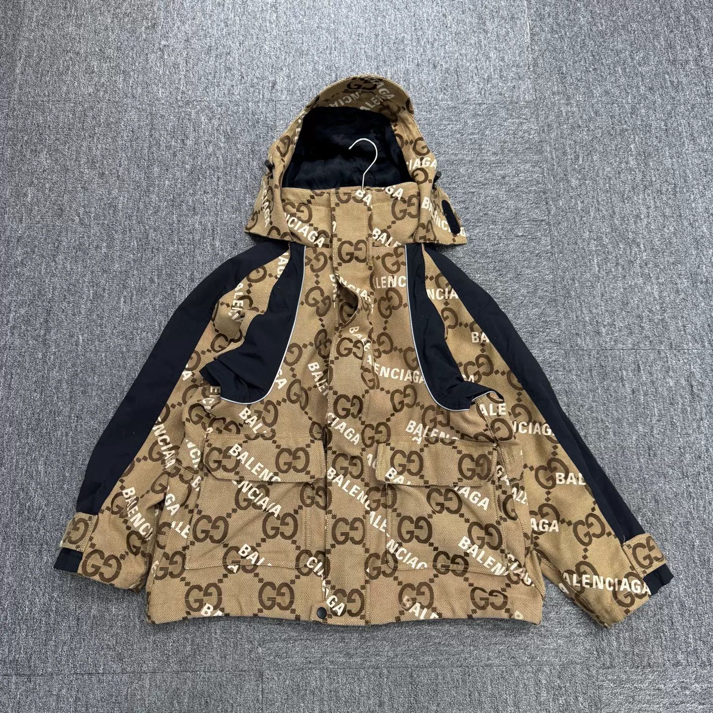 Gucci Gucci x Balenciaga Logo Print Jacket Size 36 Size XS / US 0-2 / IT 36-38 - 2 Thumbnail