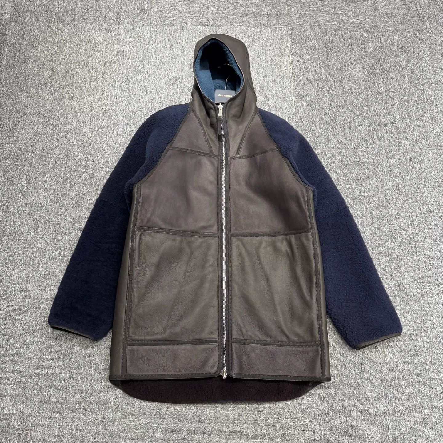 Louis Vuitton Louis Vuitton Reversible Shearling Hooded Coat Size M Size US M / EU 48-50 / 2 - 2 Thumbnail