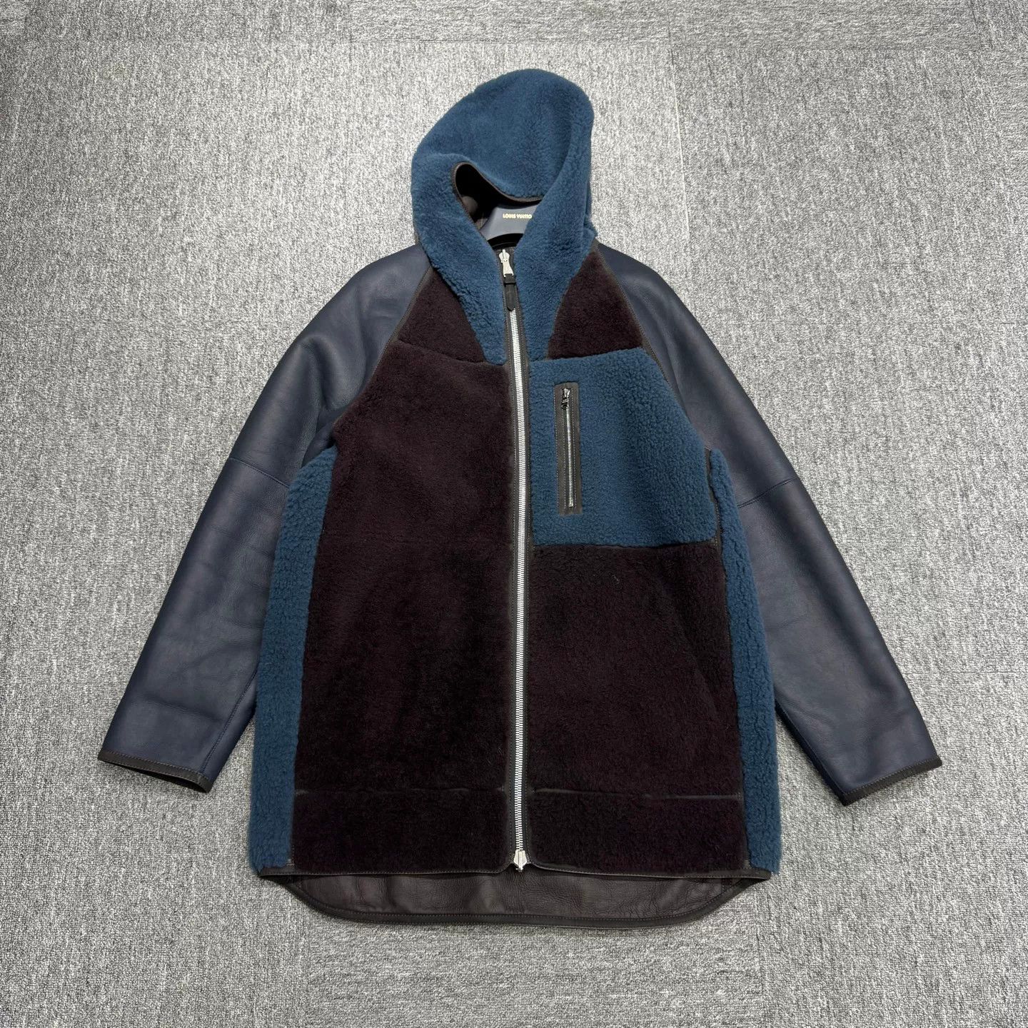 Louis Vuitton Louis Vuitton Reversible Shearling Hooded Coat Size M Size US M / EU 48-50 / 2 - 7 Thumbnail