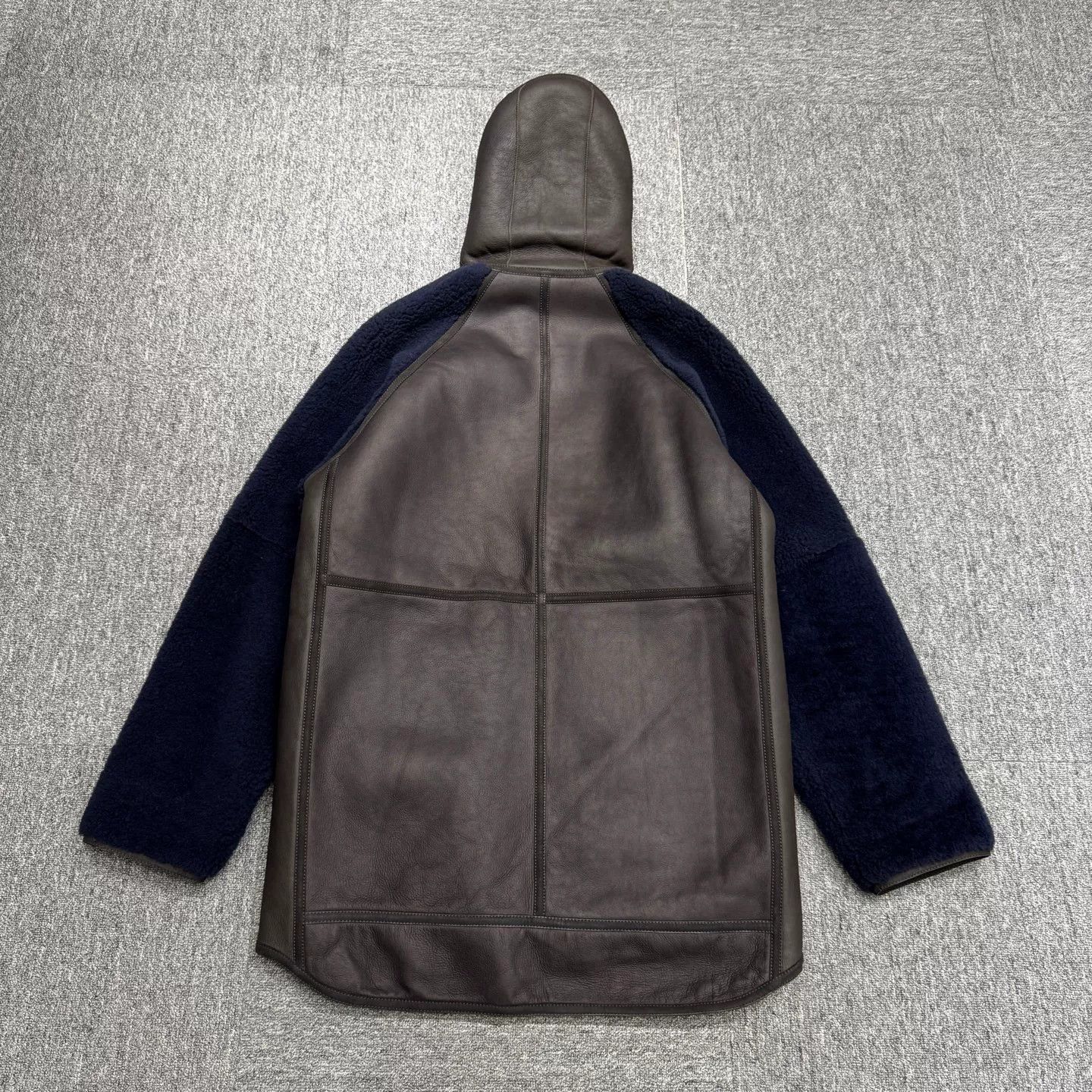 Louis Vuitton Louis Vuitton Reversible Shearling Hooded Coat Size M Size US M / EU 48-50 / 2 - 3 Thumbnail