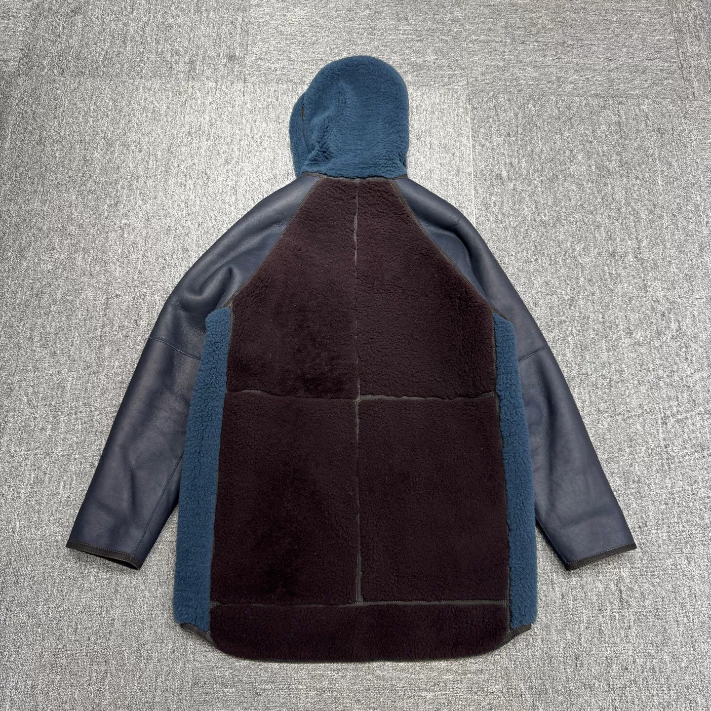 Louis Vuitton Louis Vuitton Reversible Shearling Hooded Coat Size M Size US M / EU 48-50 / 2 - 8 Thumbnail