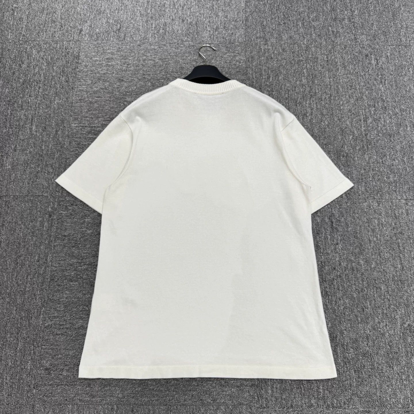 Louis Vuitton Louis Vuitton Embroidered Ribbon Logo T-Shirt Size XL Size US XL / EU 56 / 4 - 7 Thumbnail