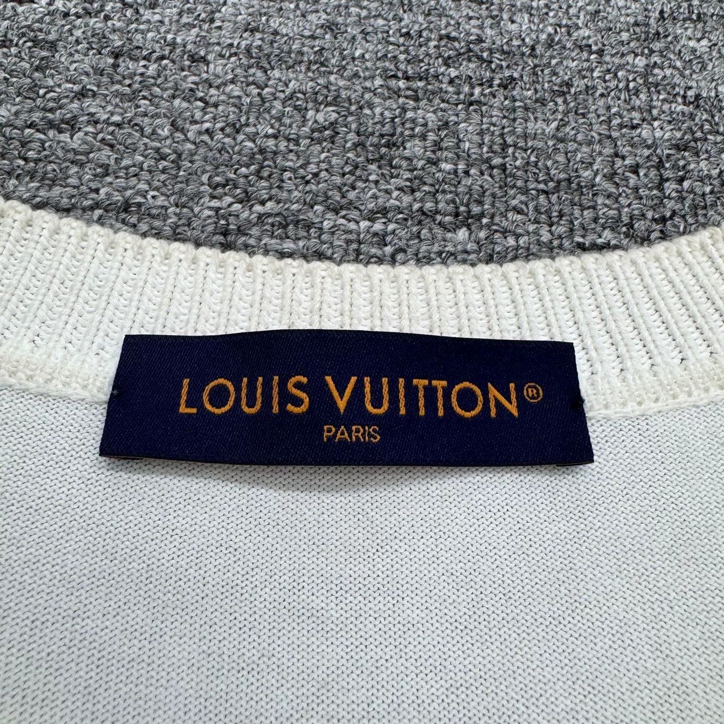 Louis Vuitton Louis Vuitton Embroidered Ribbon Logo T-Shirt Size XL Size US XL / EU 56 / 4 - 3 Thumbnail