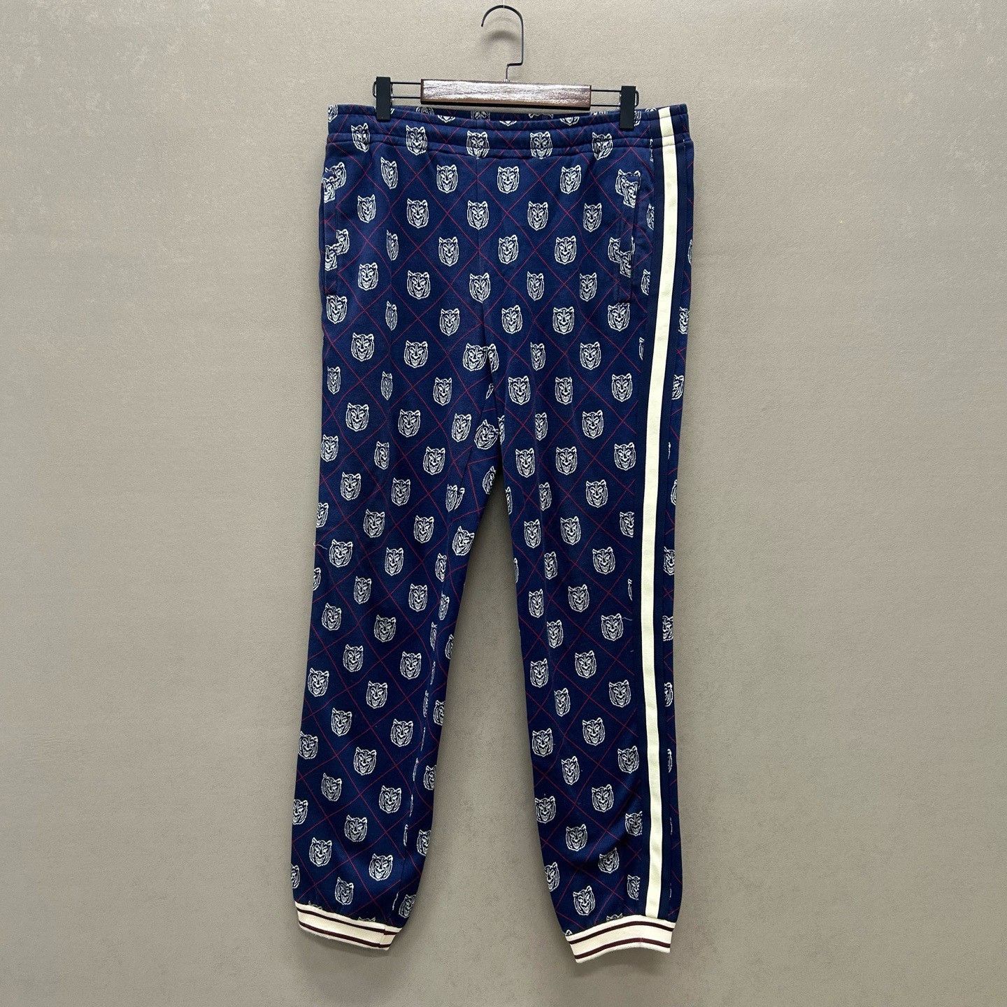 Gucci Gucci Tiger Print Sweatpants Size L Size US 34 / EU 50 - 2 Thumbnail