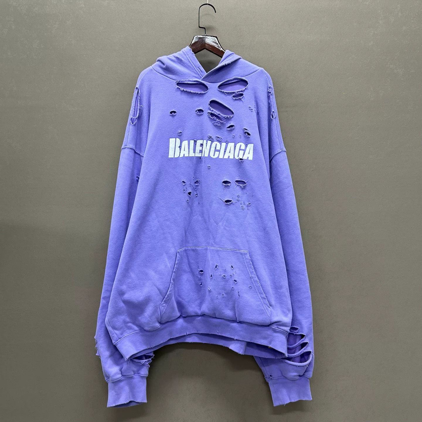 Balenciaga Balenciaga Distressed Unifit Logo Hoodie Size L Size US L / EU 52-54 / 3 - 2 Thumbnail