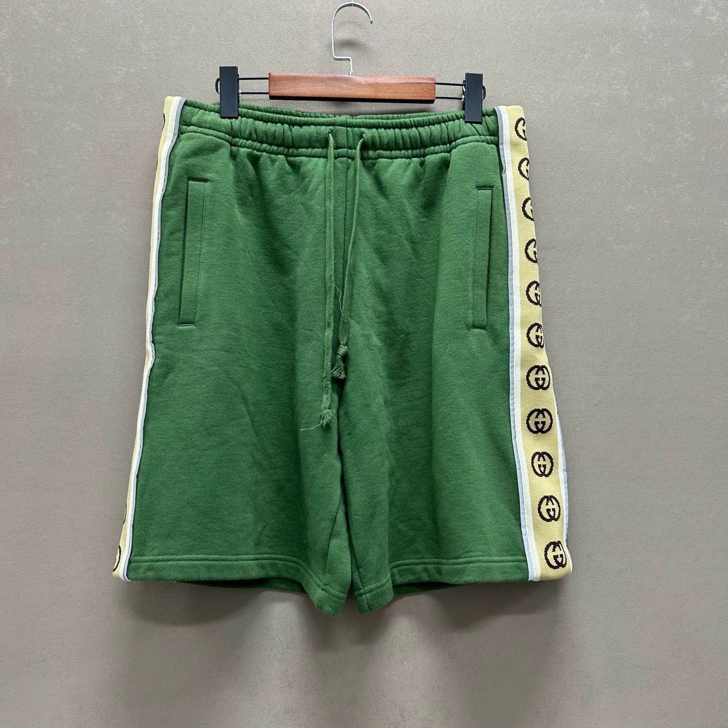 Gucci Gucci Logo Tape Shorts Size XS Size US 28 / EU 44 - 2 Thumbnail