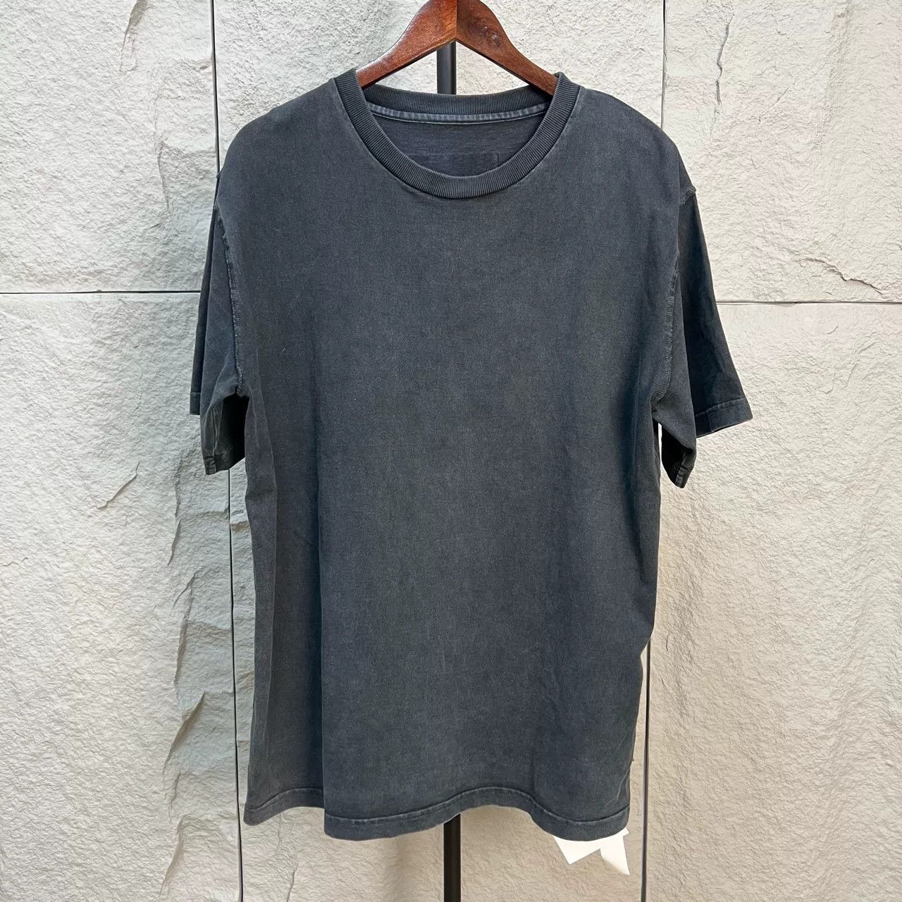 Louis Vuitton Louis Vuitton Staples Edition Logo T-Shirt US XL Size US XL / EU 56 / 4 - 2 Thumbnail