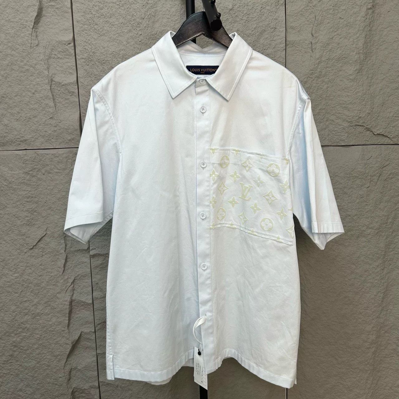 Louis Vuitton Louis Vuitton Flocked Logo Pocket Short Sleeve Shirt XL Size US XL / EU 56 / 4 - 2 Thumbnail