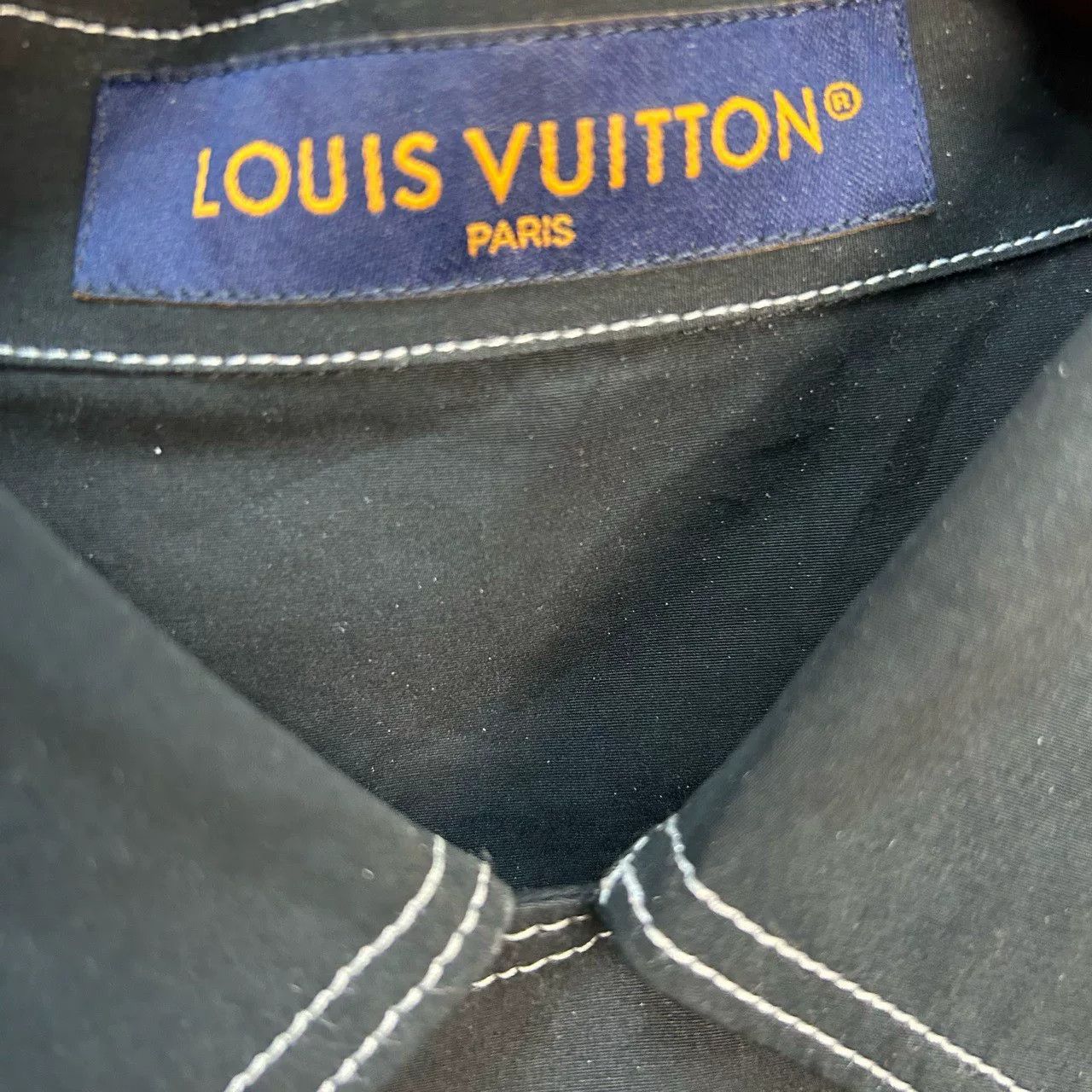 Louis Vuitton Louis Vuitton Embroidered Logo Short Sleeve Shirt XL Size US XL / EU 56 / 4 - 4 Thumbnail