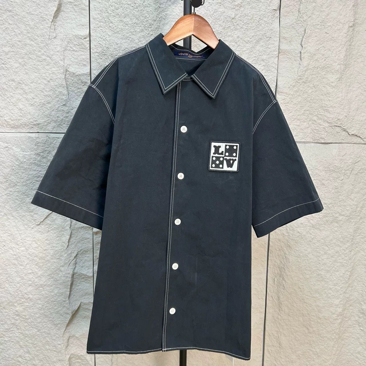 Louis Vuitton Louis Vuitton Embroidered Logo Short Sleeve Shirt XL Size US XL / EU 56 / 4 - 2 Thumbnail