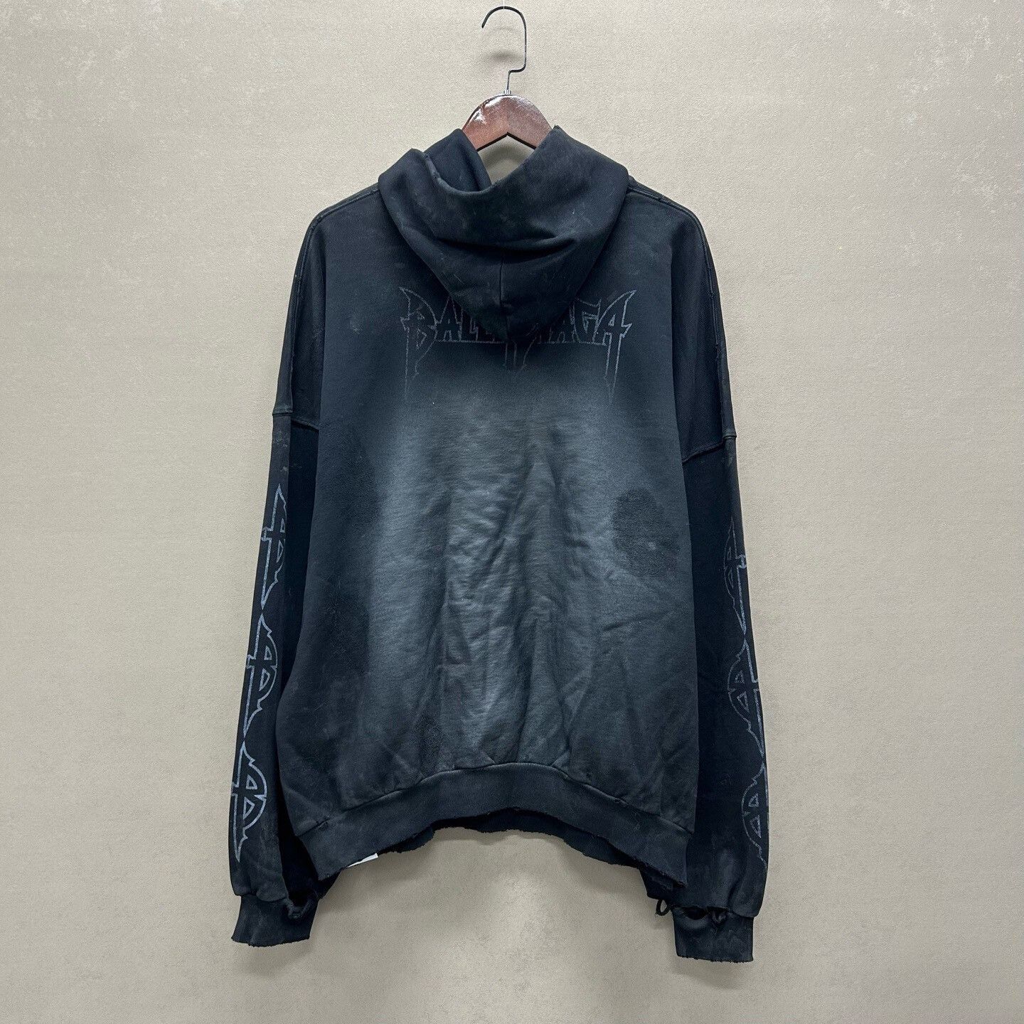 Balenciaga Balenciaga Eiffel Tower Distressed Hoodie Size L Size US L / EU 52-54 / 3 - 3 Thumbnail