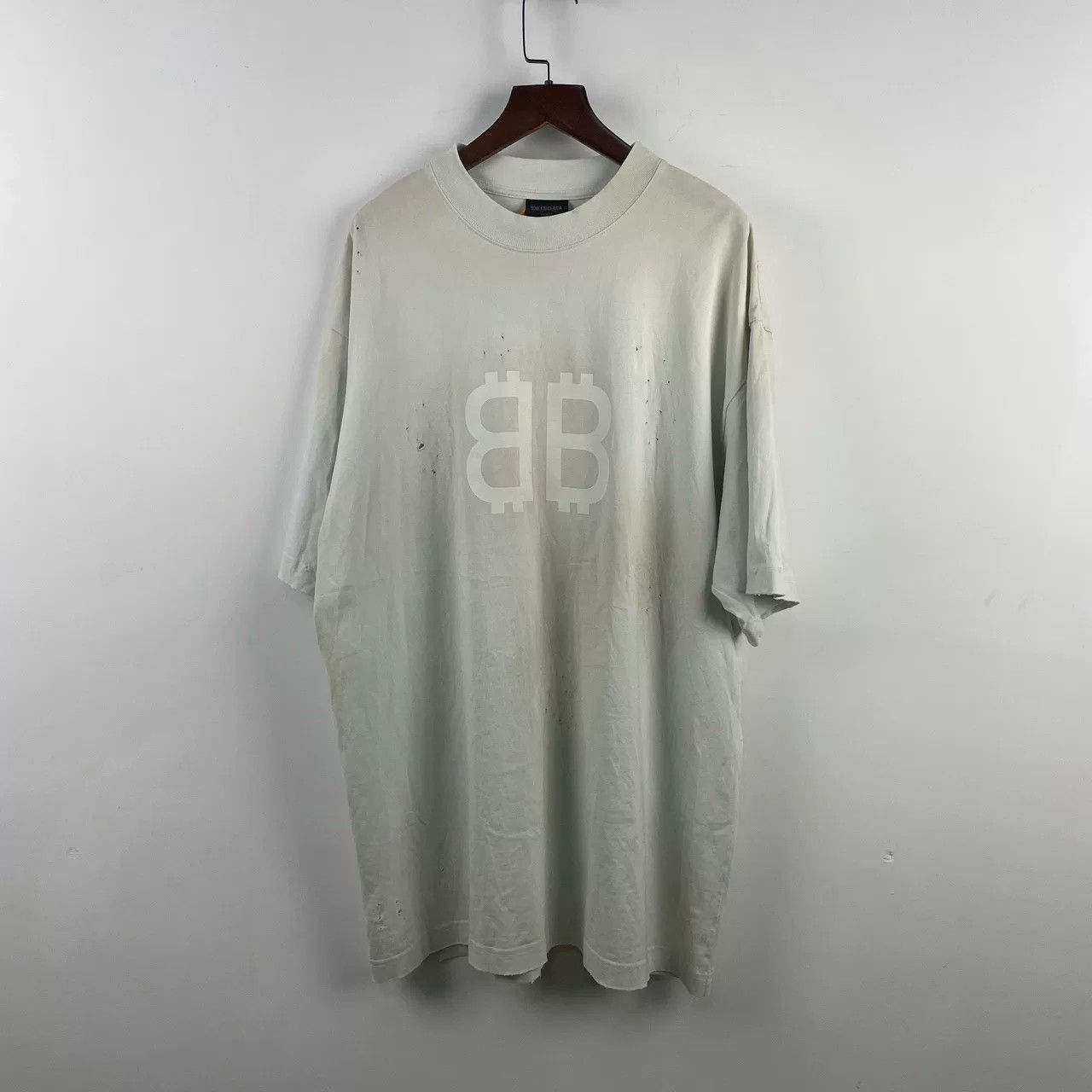 Balenciaga Balenciaga Distressed Logo T-Shirt Size S Size US S / EU 44-46 / 1 - 2 Thumbnail
