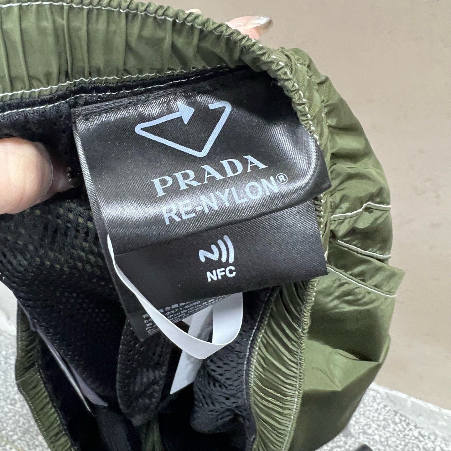 Prada Prada Logo Patch Re-Nylon Shorts Size 50 Size US 34 / EU 50 - 5 Thumbnail