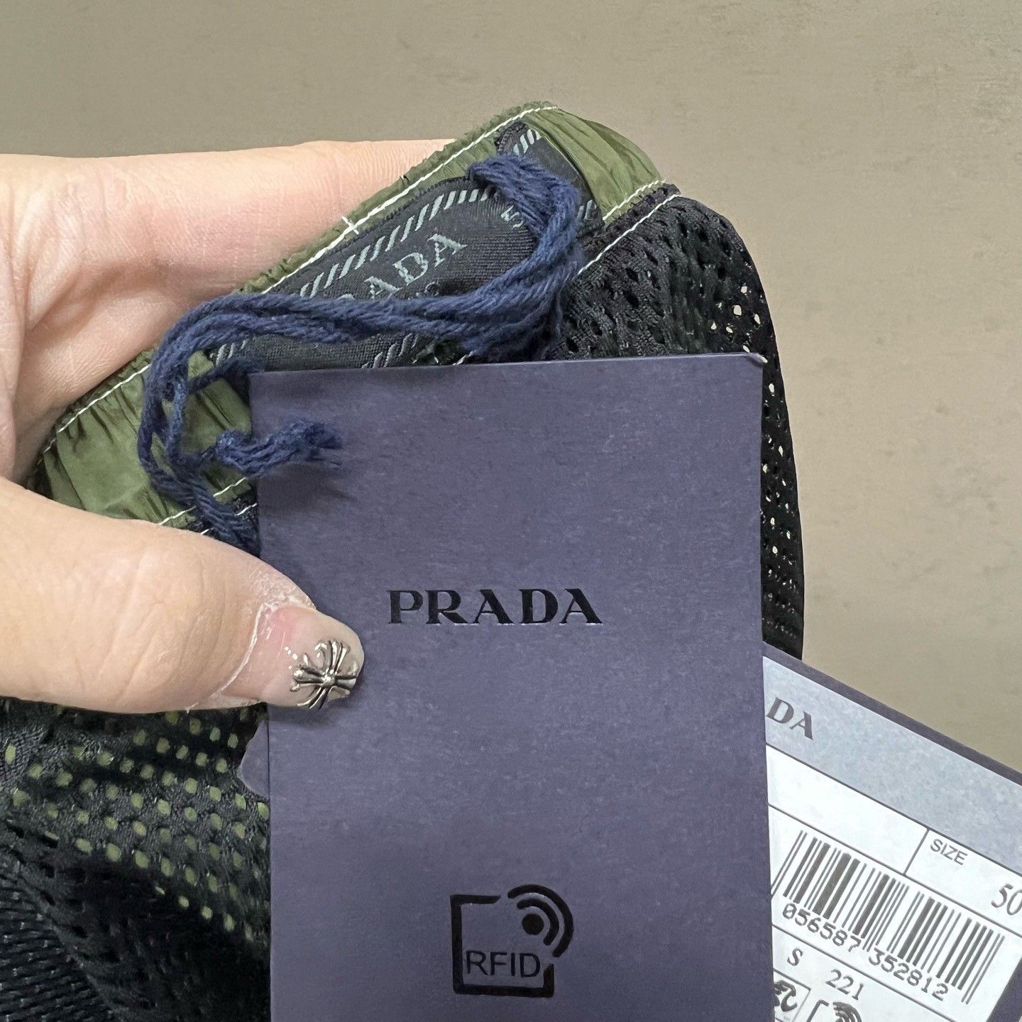 Prada Prada Logo Patch Re-Nylon Shorts Size 50 Size US 34 / EU 50 - 6 Thumbnail