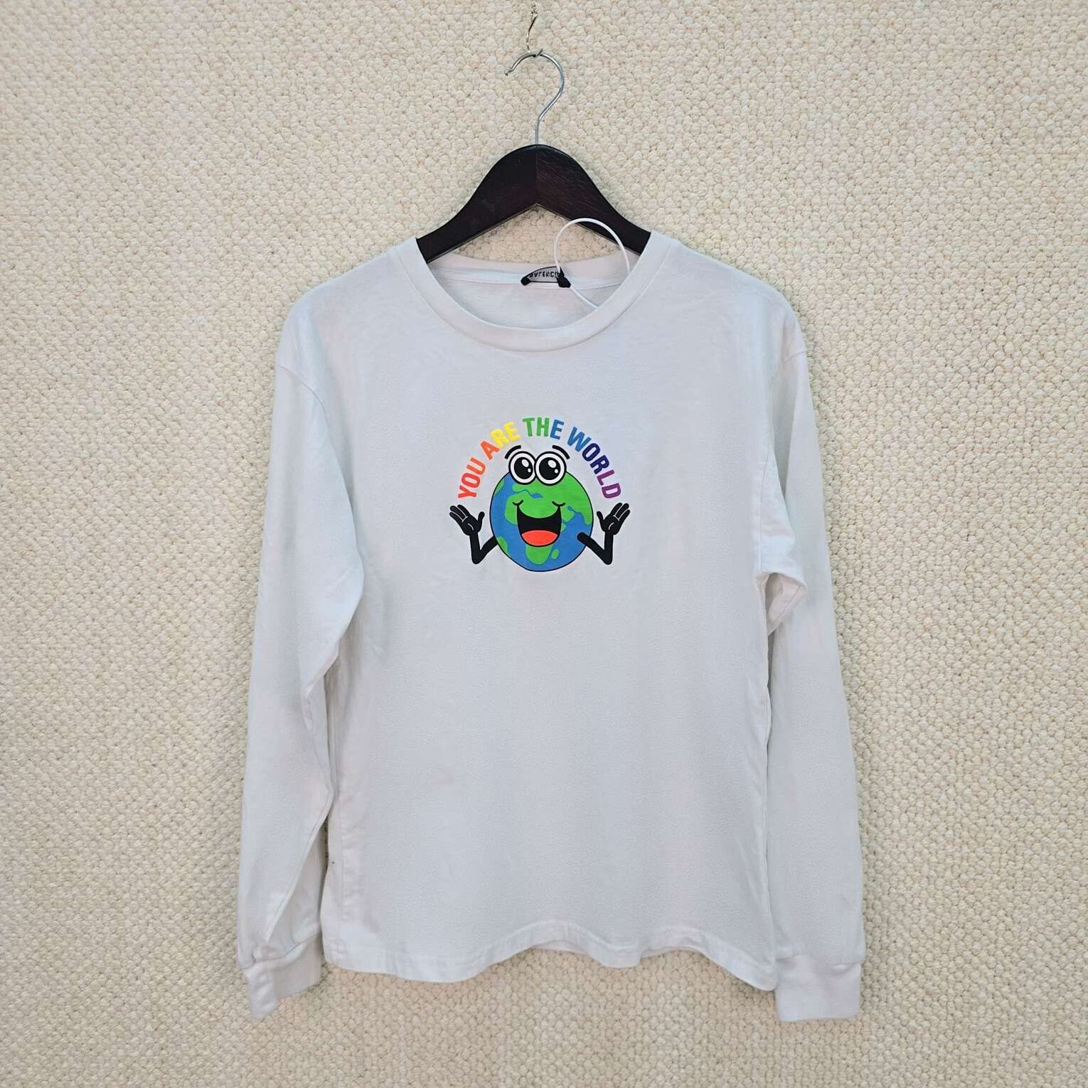 Balenciaga Balenciaga Earth Graphic Long Sleeve T-Shirt Size L Size US L / EU 52-54 / 3 - 2 Thumbnail