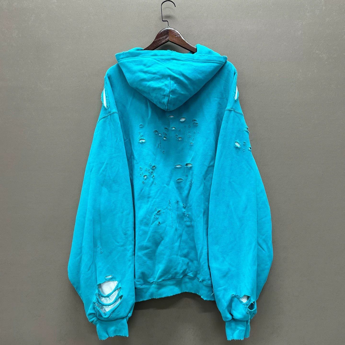 Balenciaga Balenciaga Distressed Hoodie Size S Size US S / EU 44-46 / 1 - 3 Thumbnail