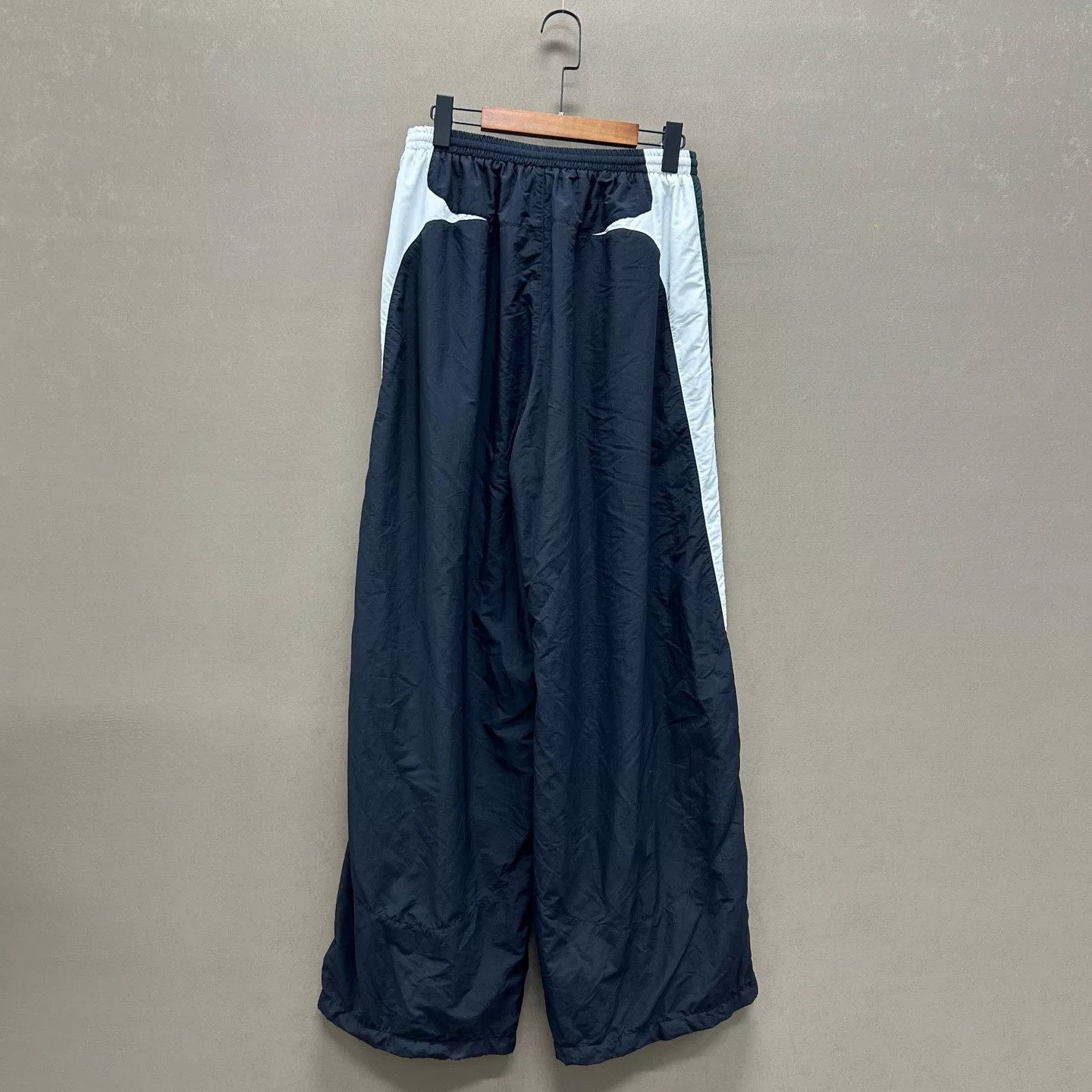 Balenciaga Balenciaga Contrast Stripe Nylon Sweatpants Size XS Size US 28 / EU 44 - 3 Thumbnail