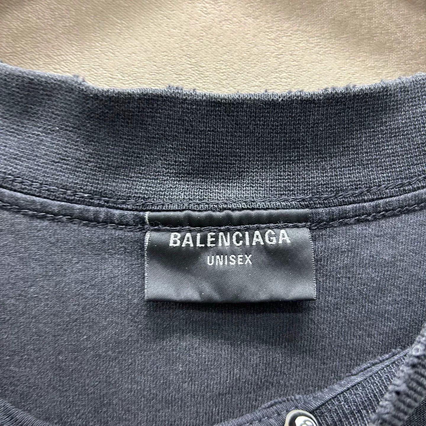 Balenciaga Balenciaga Distressed Logo T-Shirt Size L Size US L / EU 52-54 / 3 - 5 Thumbnail